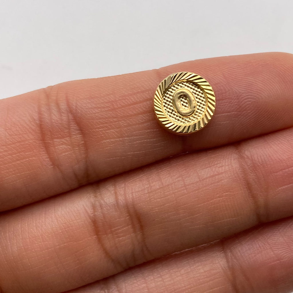 Dije letra o Oro amarillo 0,7 Gr / 1,6 Cm