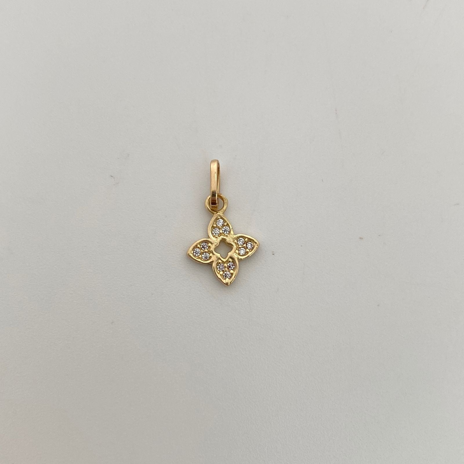 Dije Flor cuatro puntas Casting Blanca Oro amarillo 18k 0,65 Gr / 9,7 mm / 1,6 Cm