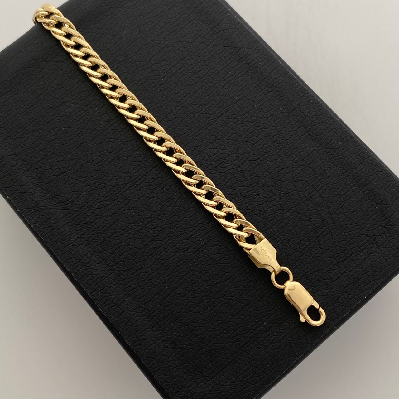 Pulso It Cubano seguido  Oro amarillo 18k +1 / 4,95 Gr / 2,2 mm / 20 Cm