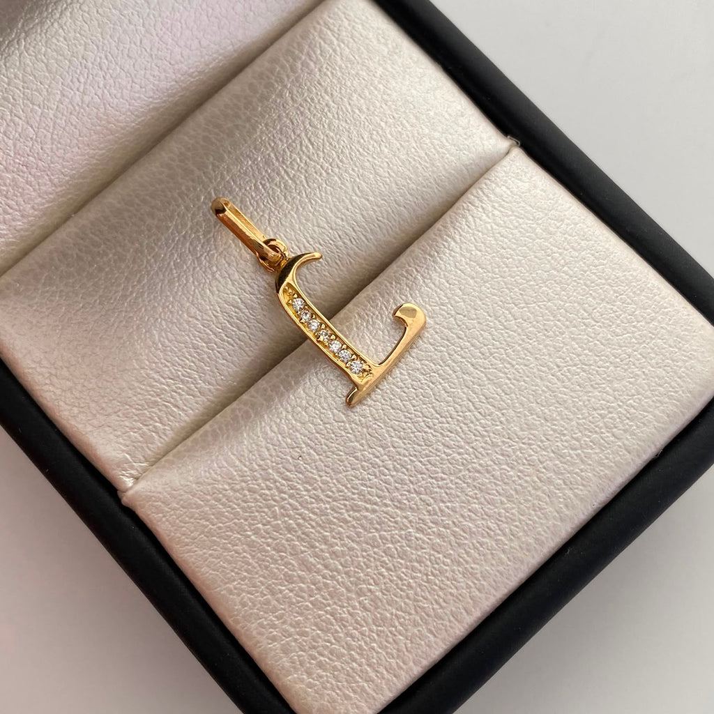 Dije Letra L Casting Oro amarillo 18k 0,7 Gr / 9,4 mm / 2 Cm