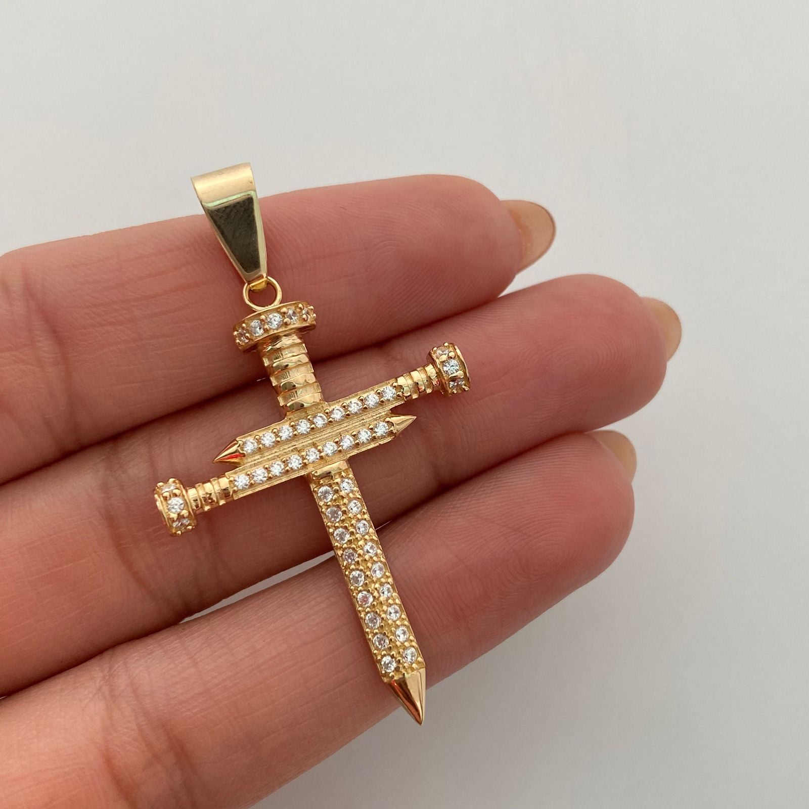 Dije Cruz clavos casting blanco Oro amarillo 18k 4,2 Gr / 27,6 mm / 4,7 Cm