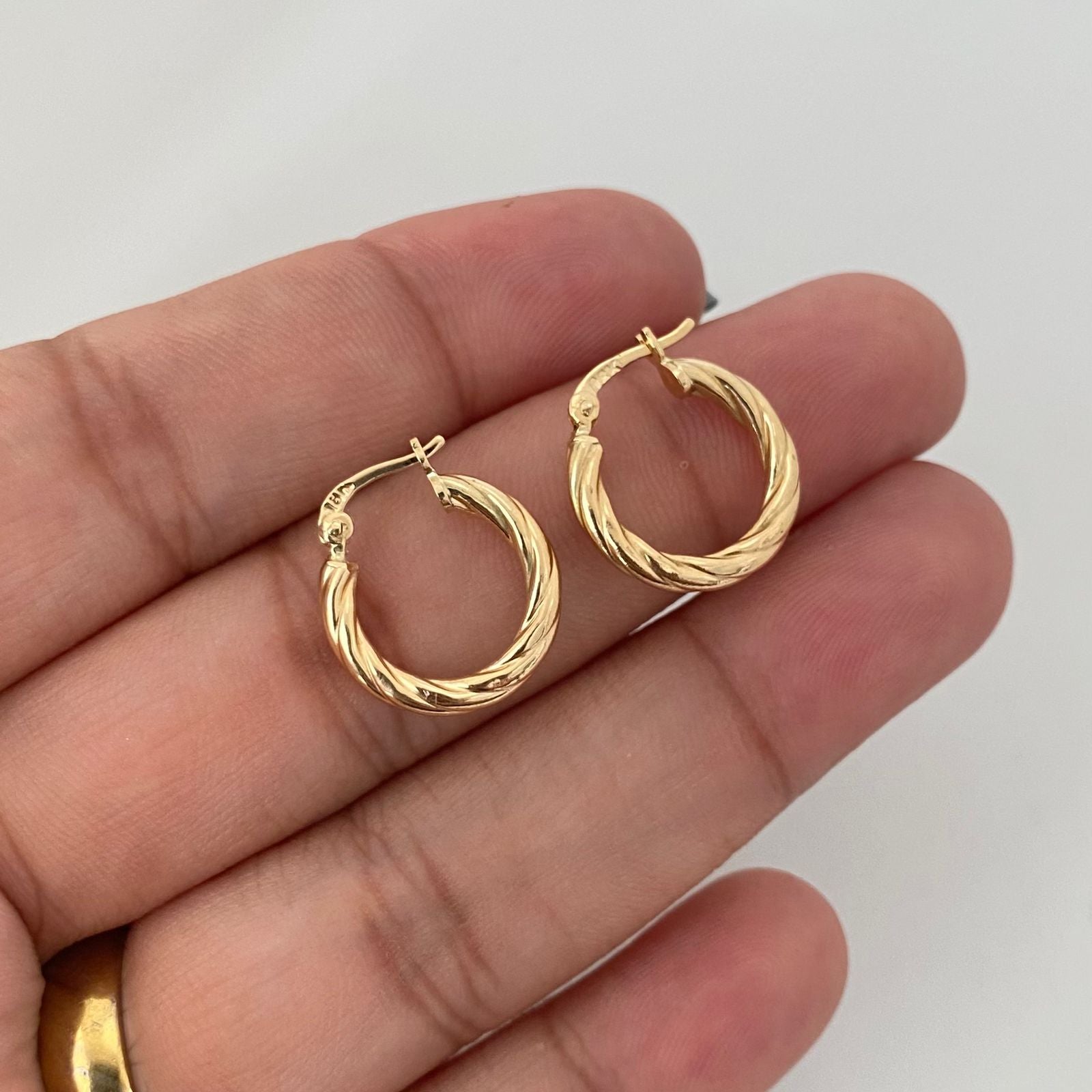 Candonga entorchada lisa Oro amarillo 18k 1,5 Gr / 2,7 Cm