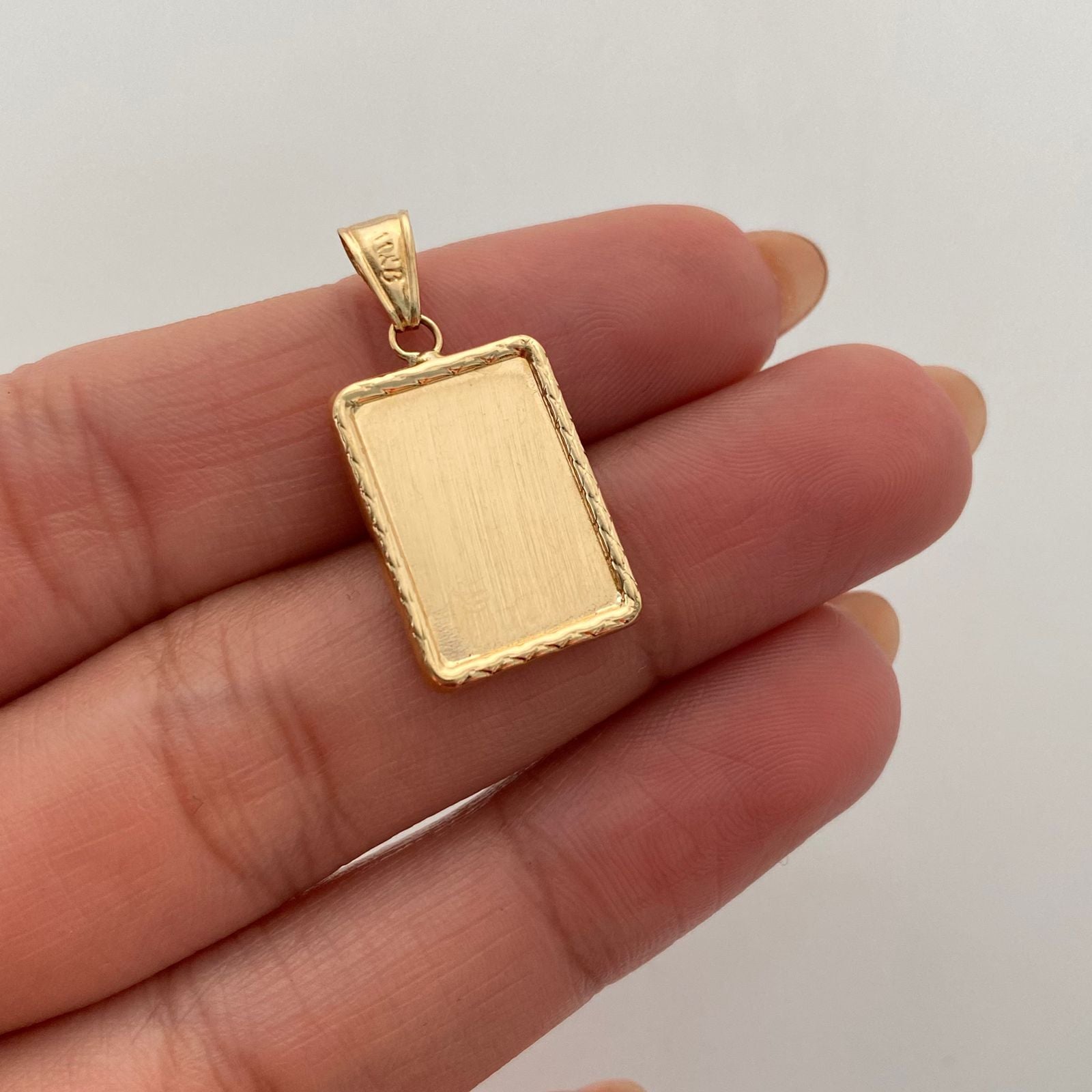 Dije Placa Fotograbado Oro amarillo 18k 1,45 Gr / 13,3 mm / 2,7 Cm