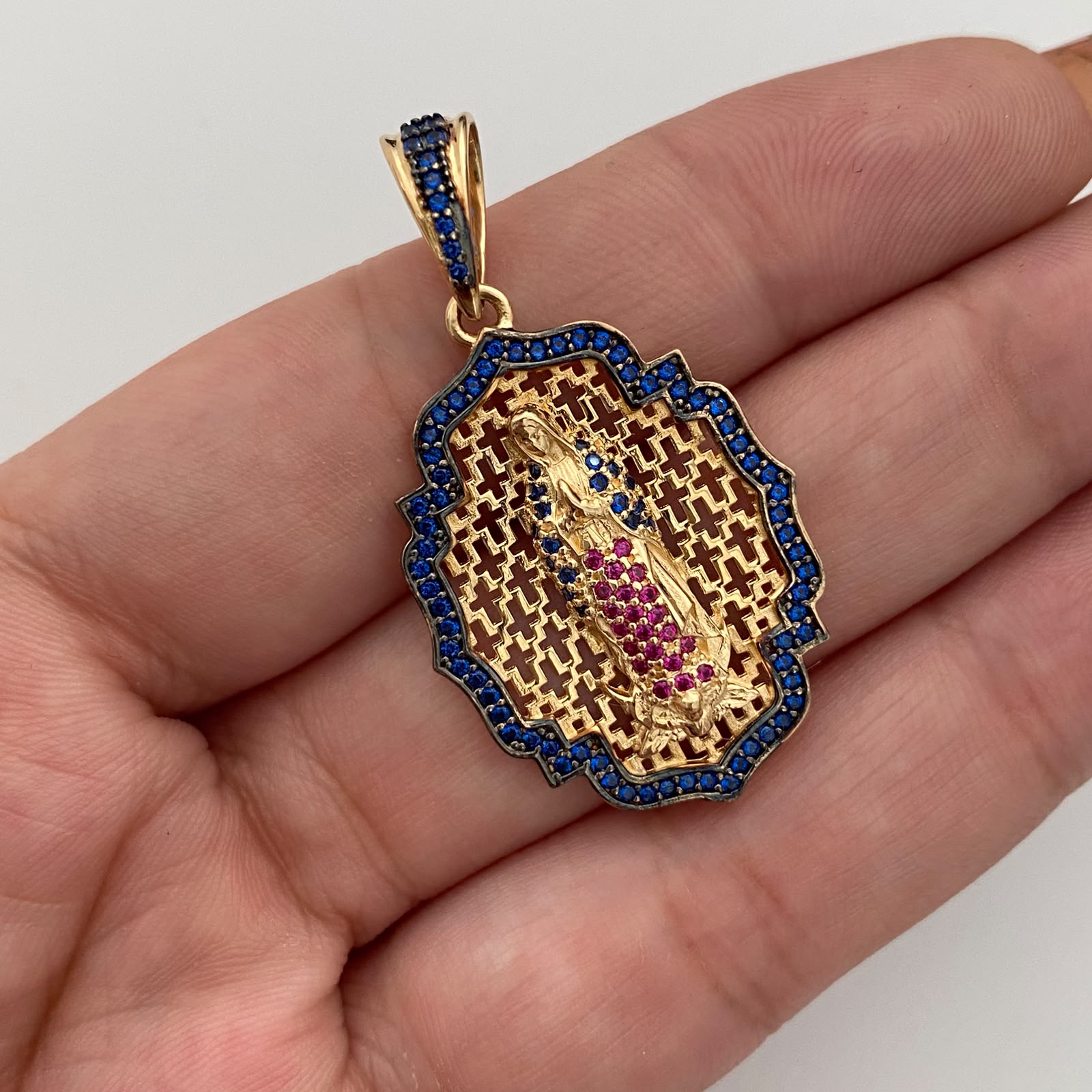 Dije Virgen de Guadalupe Casting Azul Oro amarillo 18k 5,4 Gr / 22,9 mm / 4 Cm