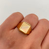 Anillo Cuadrado Toquel Mate Tres oros 18k / Talla 10 1/2 / 3,15 Gr / 4,1 mm