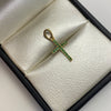 Dije Cruz circones verdes Oro amarillo 18k 0,6 Gr / 9,8 mm / 2 Cm