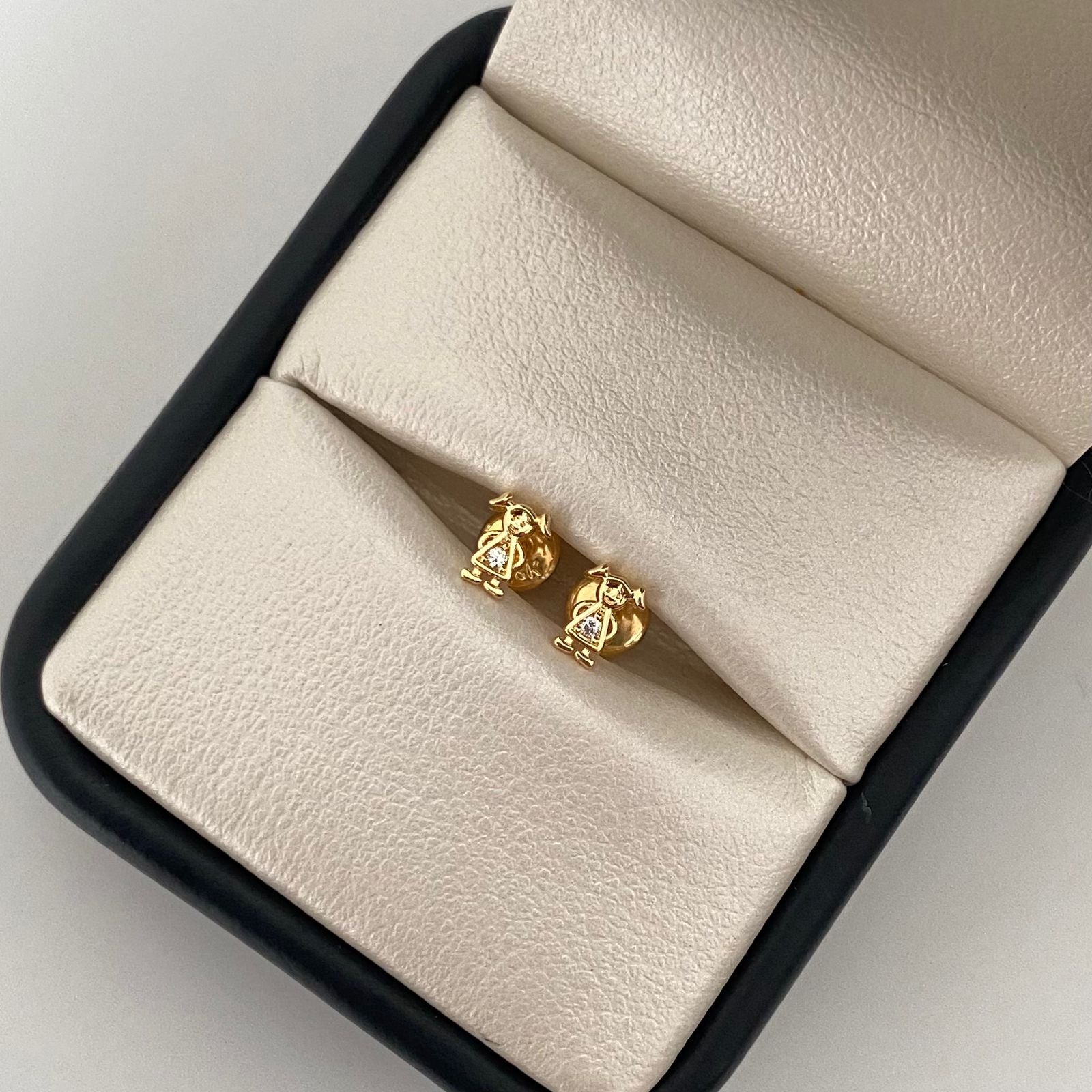 Topos niña centro circon blanco  Oro amarillo 18k 0,8 Gr / 4,4 mm