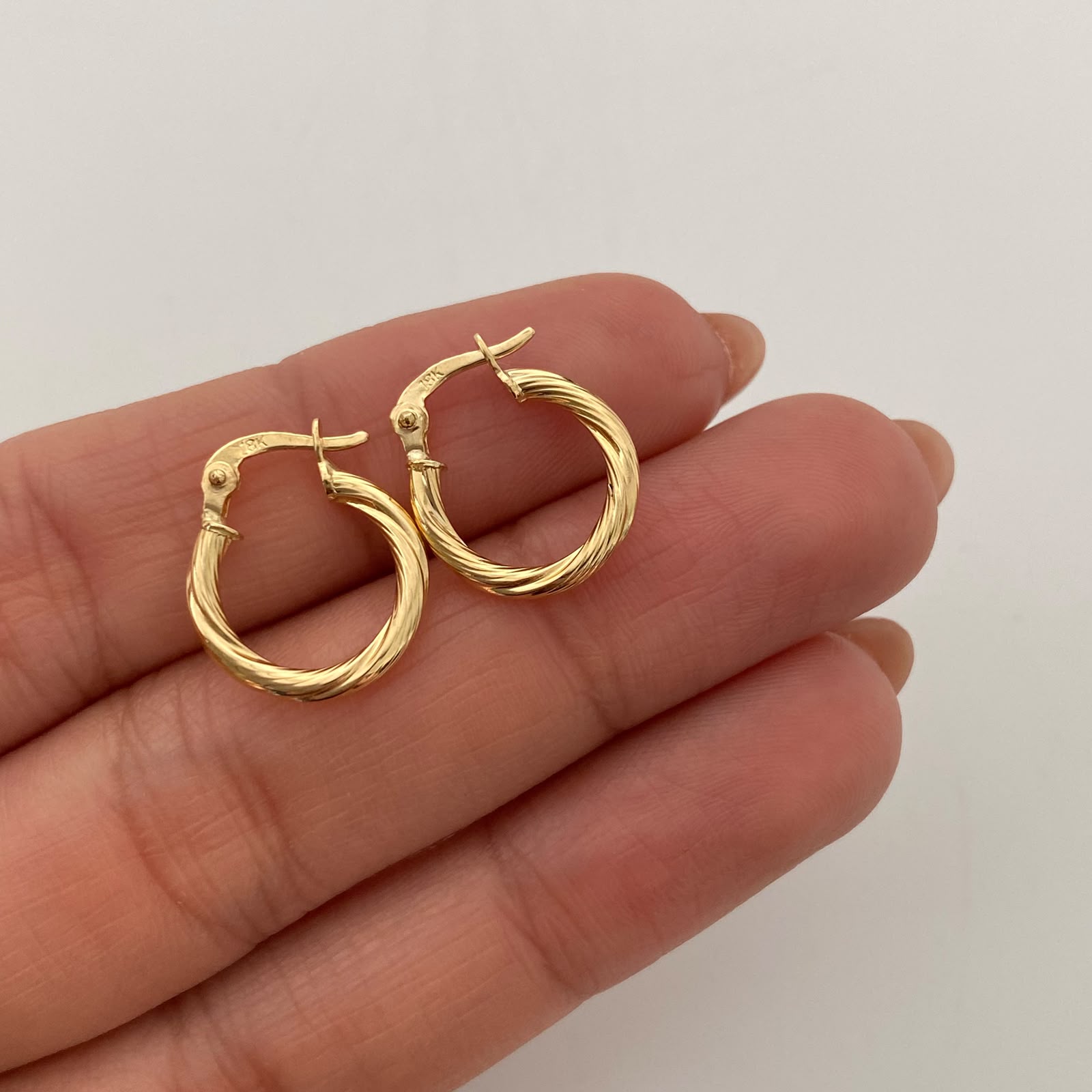 Candonga Entorchada Oro amarillo 18k 1,05 Gr / 1,6 Cm