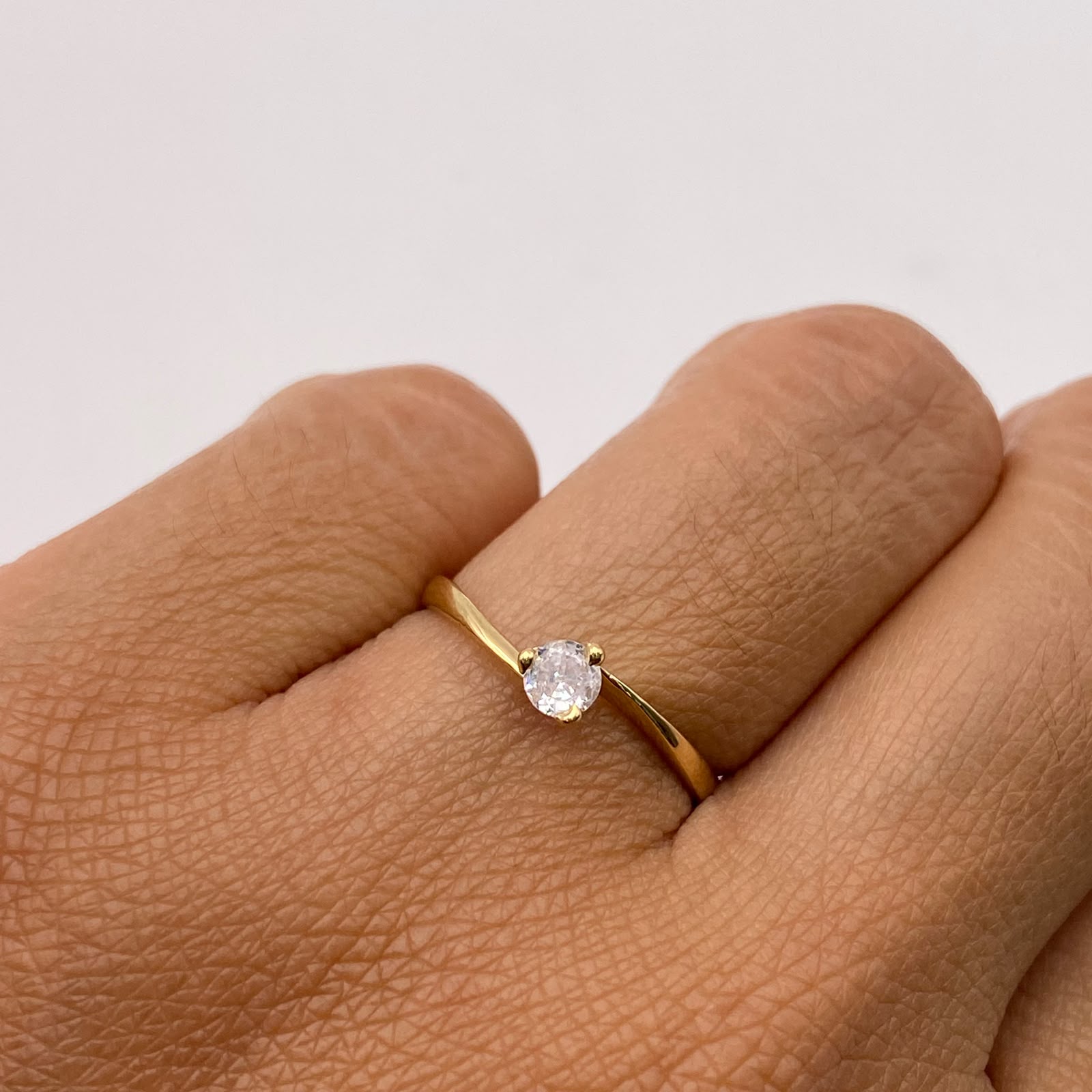 Anillo Solitario Oro amarillo 18k / Talla 8 / 1,15 Gr / 1,8 mm