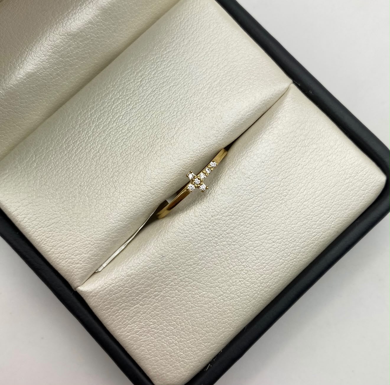 Anillo mini cruz circones Oro amarillo / Talla 8 / 0,8 Gr