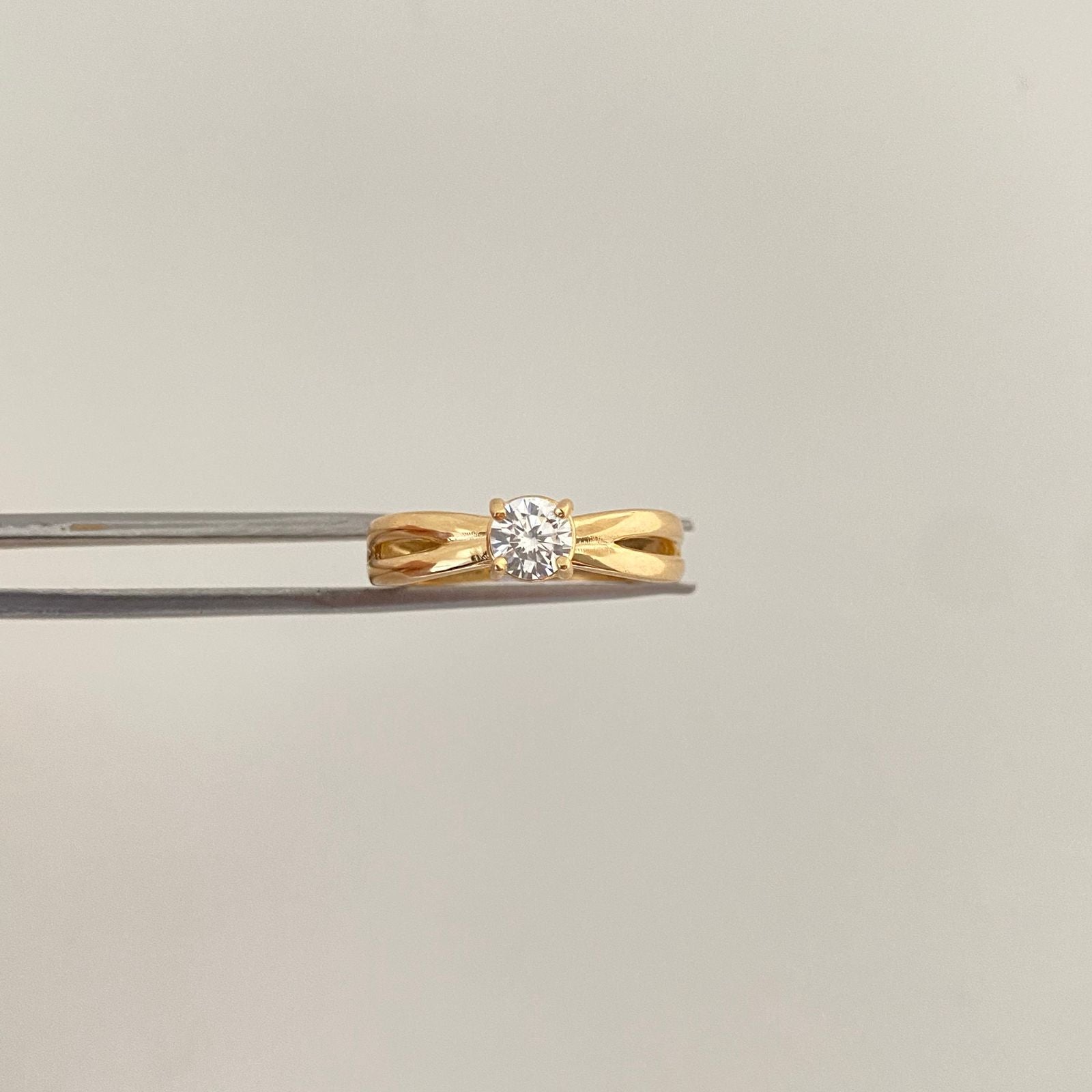 Anillo solitario lateral doble Oro amarillo 18k / Talla 6 34 / 2,35 Gr