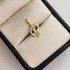 Dije letra P con circones blancos  Oro amarillo 18k 0,85 Gr / 8,7 mm / 1,7 Cm