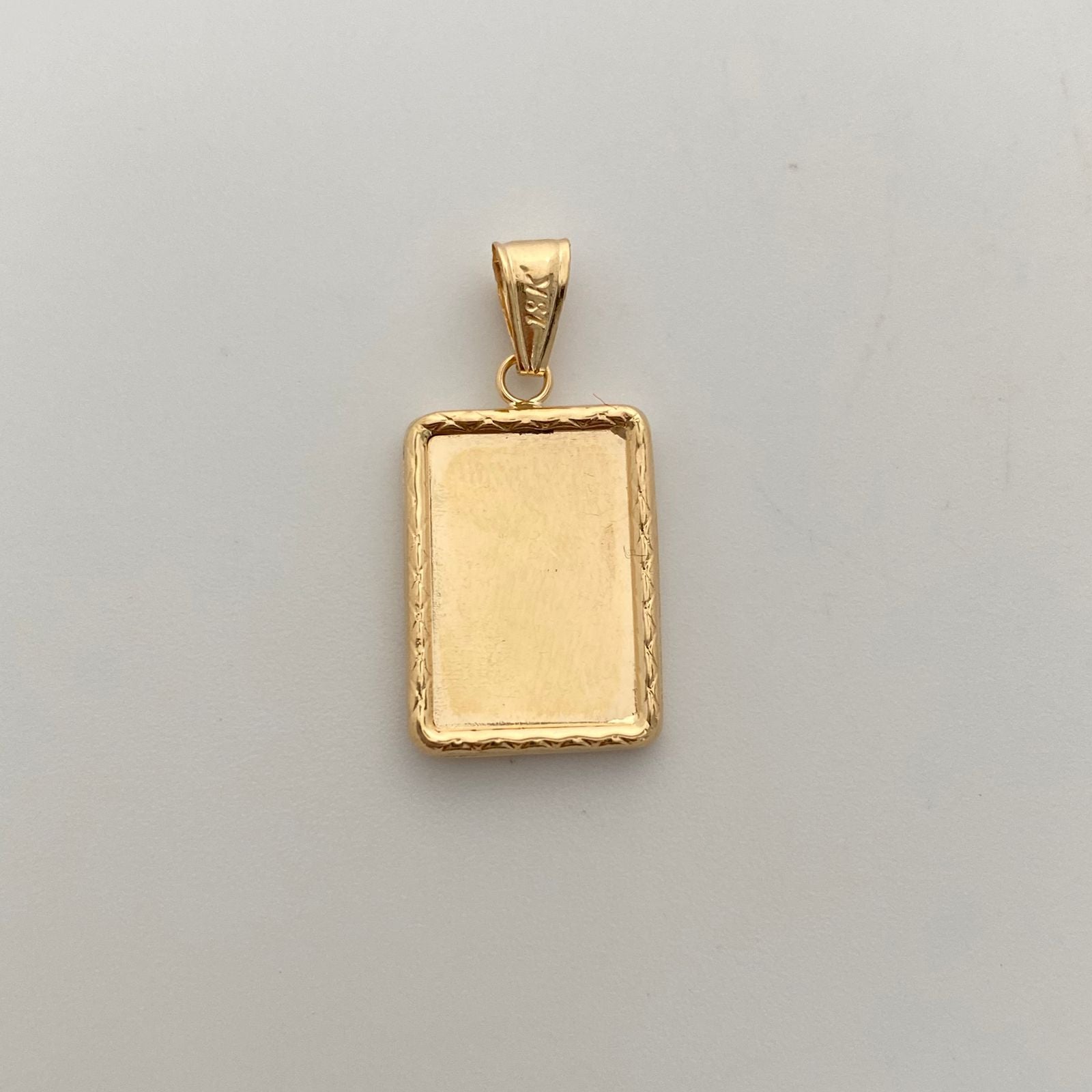 Dije Placa Fotograbado Oro amarillo 18k 1,5 Gr / 13,4 mm / 2,7 Cm