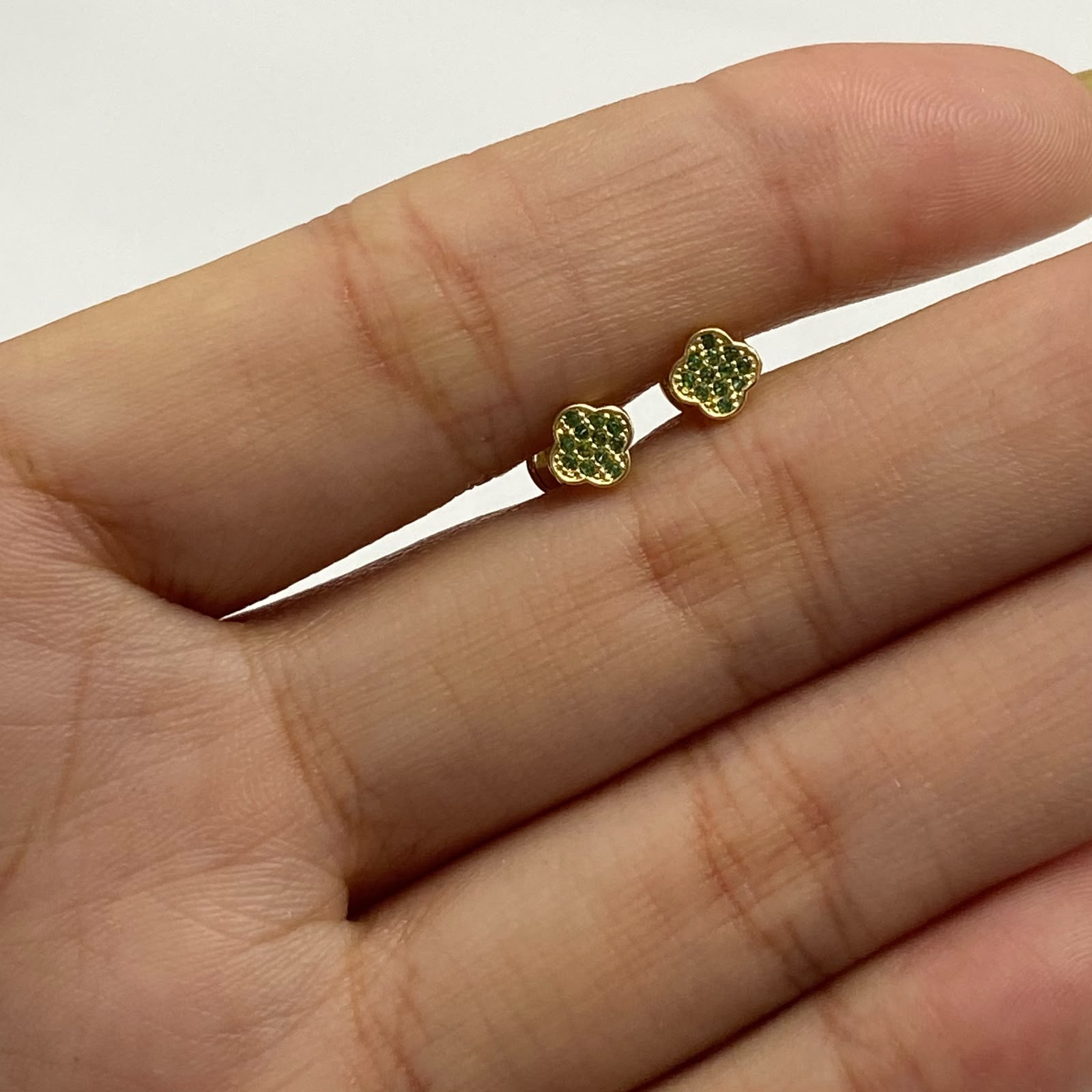 Topos trebol circon verde Oro amarillo 18k 0,65 Gr / 5,1 mm