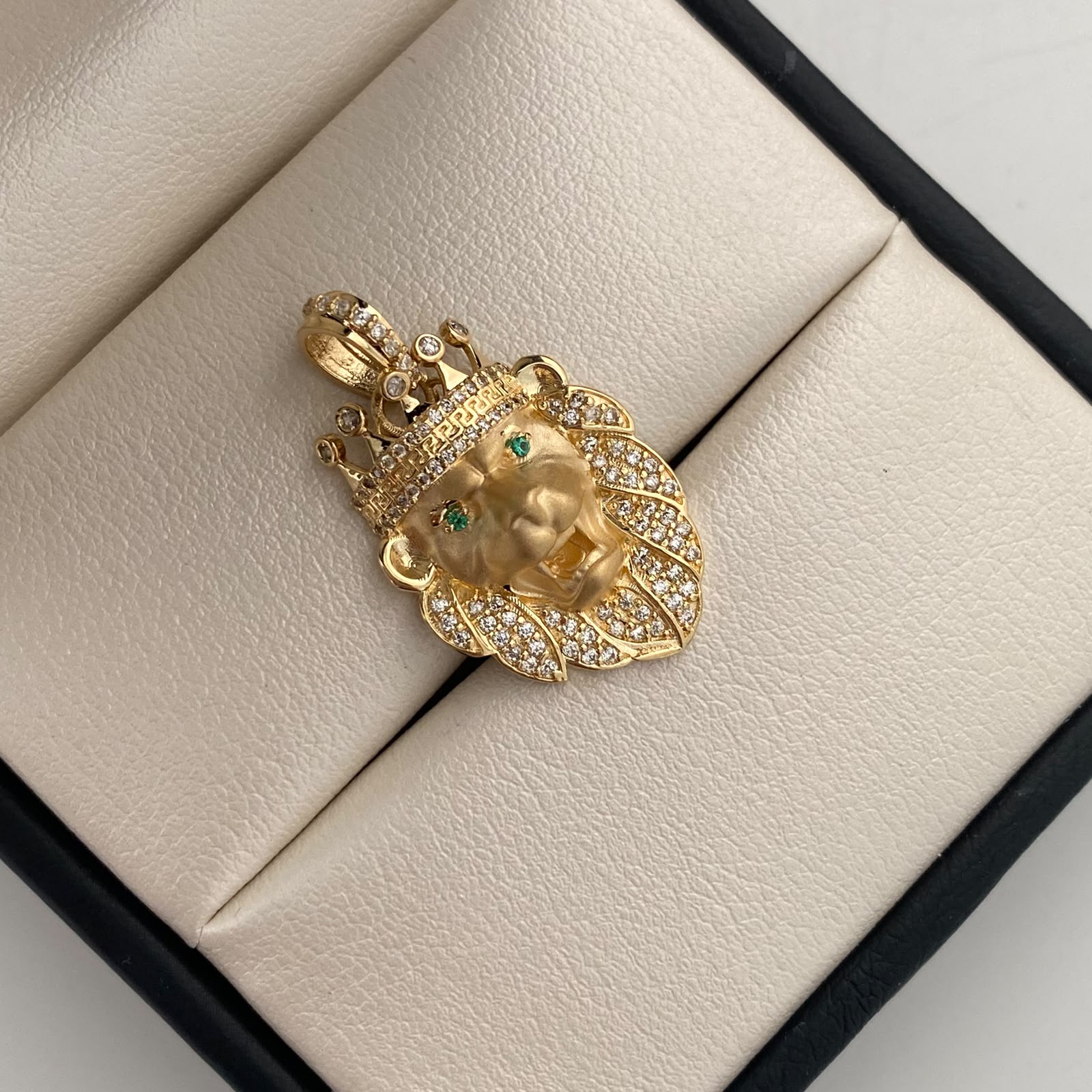 Dije Leon Casting Oro amarillo 18k 5,1 Gr / 17,8 mm / 3 Cm