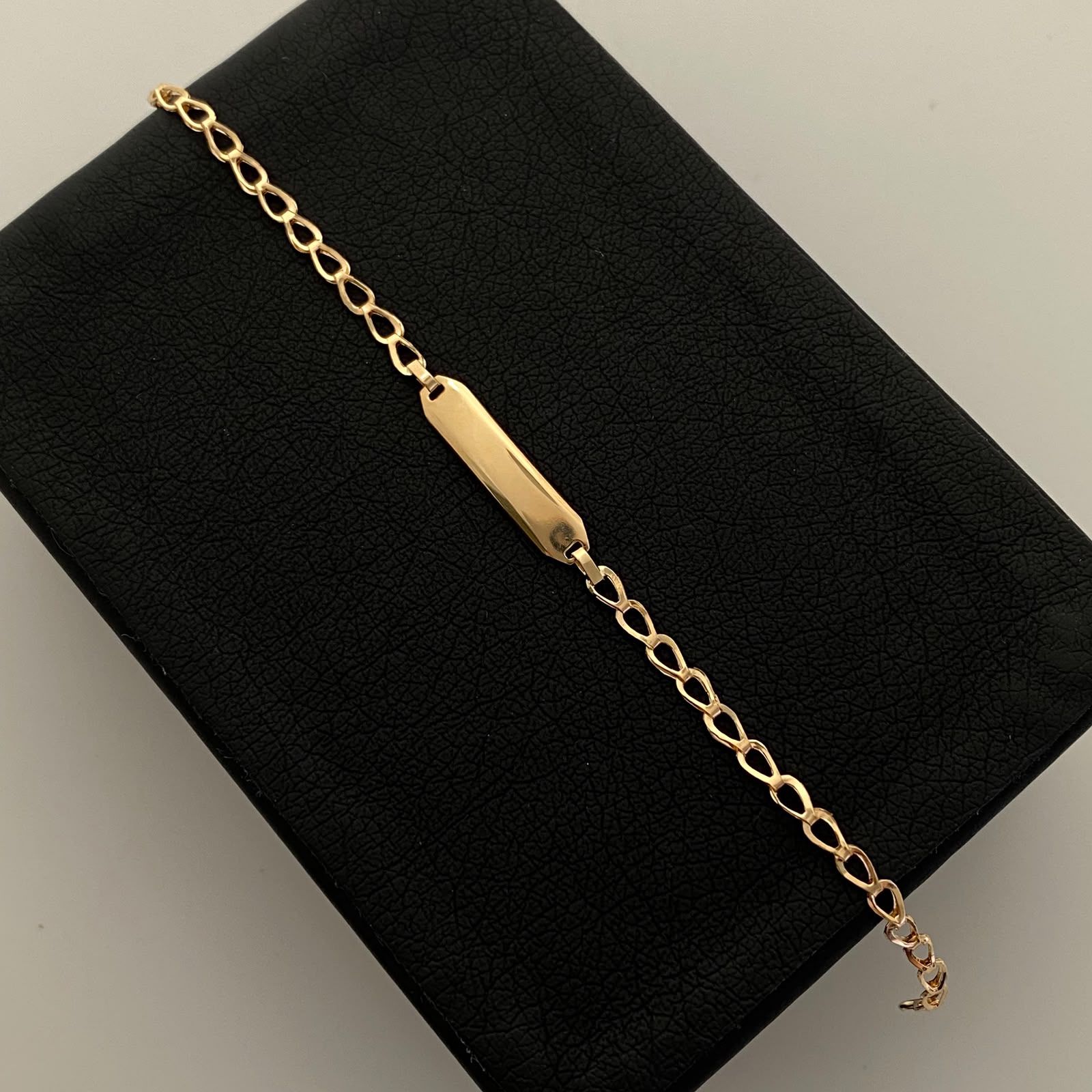 Pulso bebé Placa Rectangular Aro Oro amarillo 18k 1,25 Gr / 2,6 mm / 15,6 Cm Broche 0,20