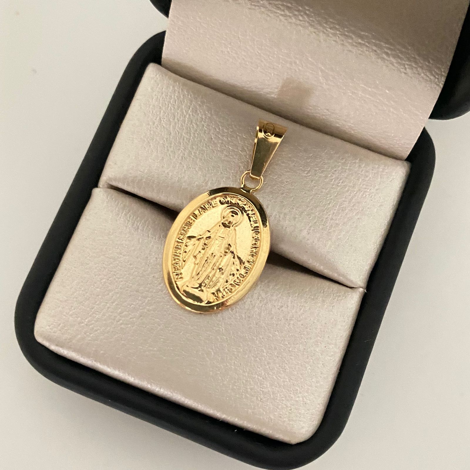 Dije virgen milagrosa Oro amarillo 18k 1,35 Gr / 3,0 Cm