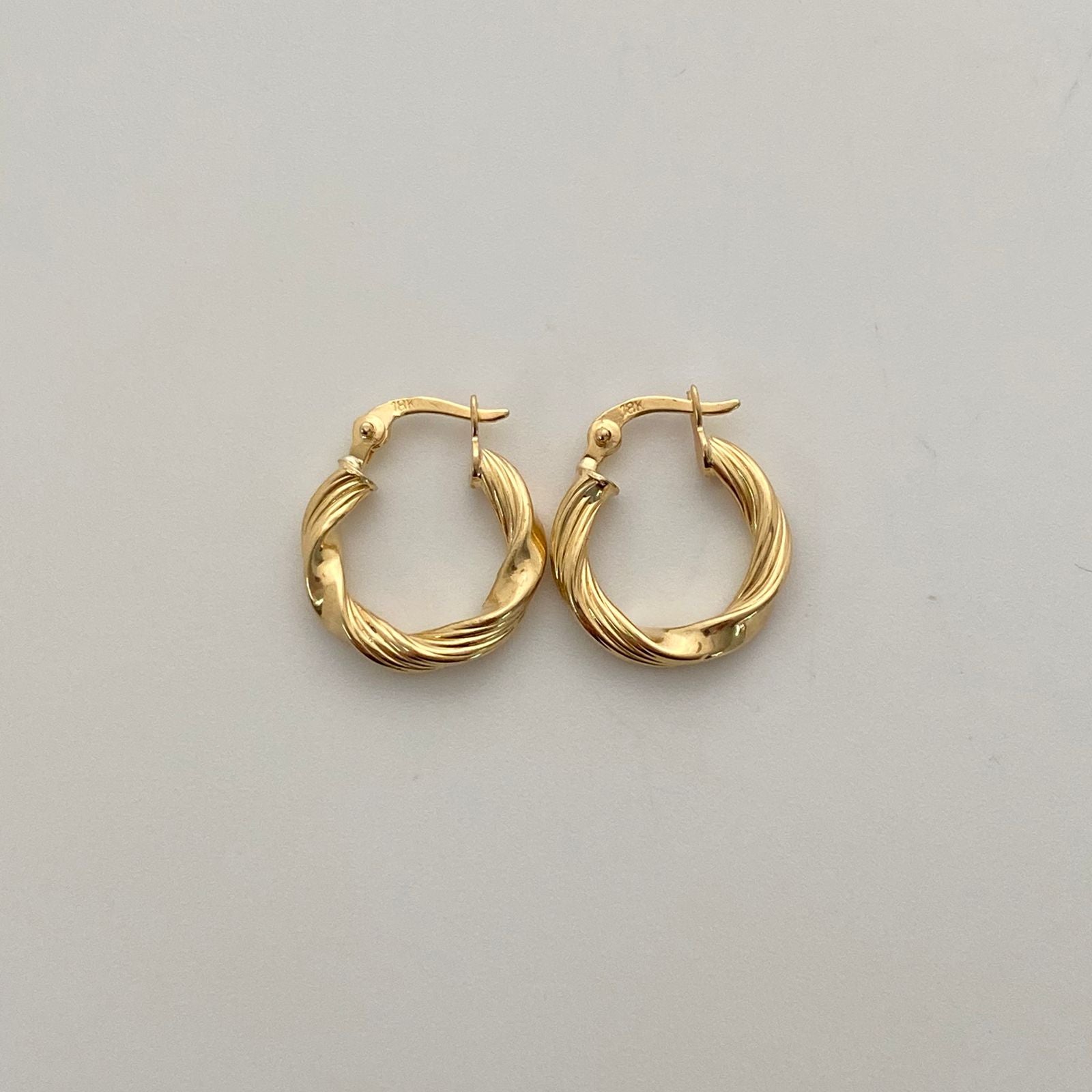 Candonga entorchada rayada Oro amarillo 18k 1,40 Gr / 1,8 Cm