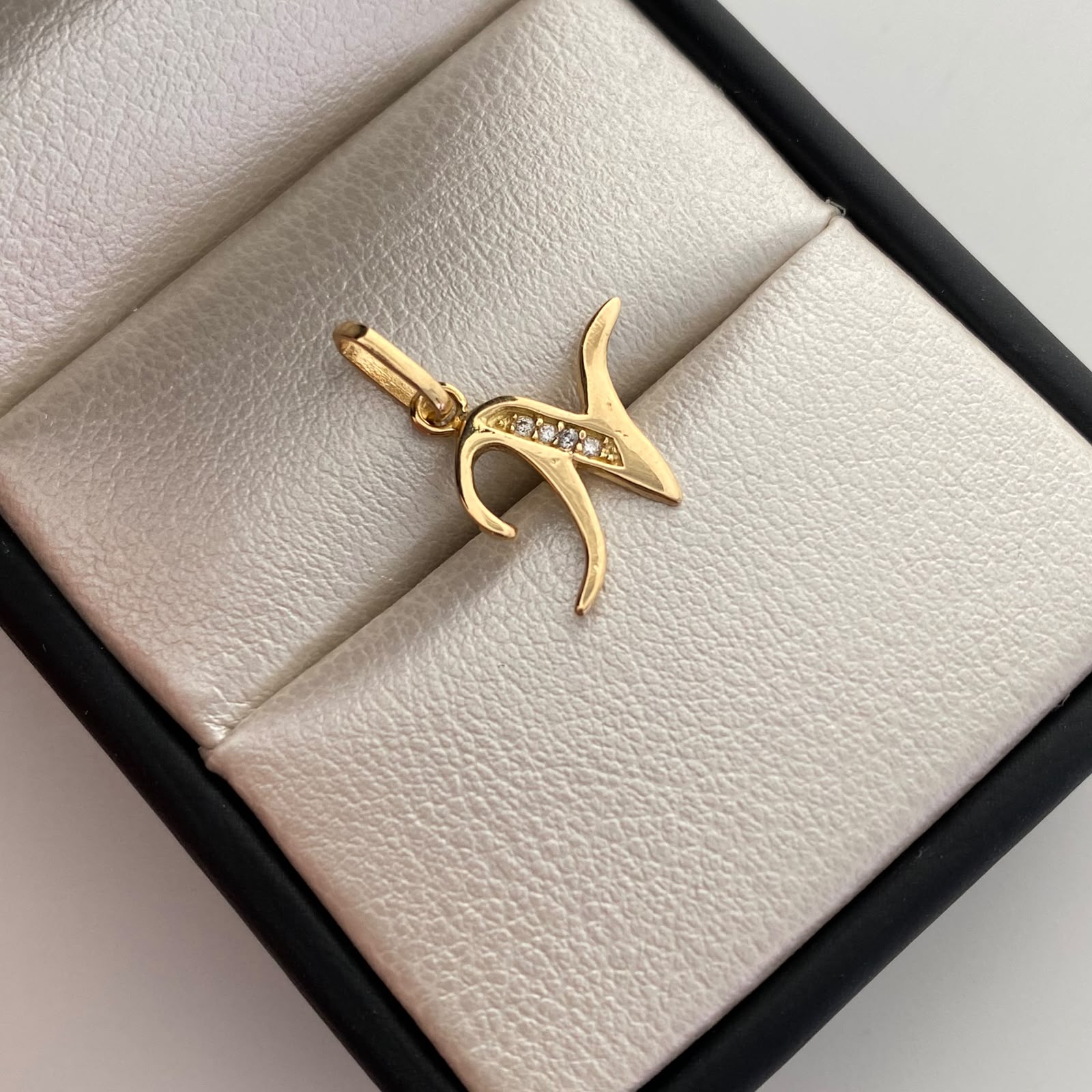 Dije Letra N Casting Oro amarillo 18k 0,9 Gr / 12,4 mm / 1,9 Cm