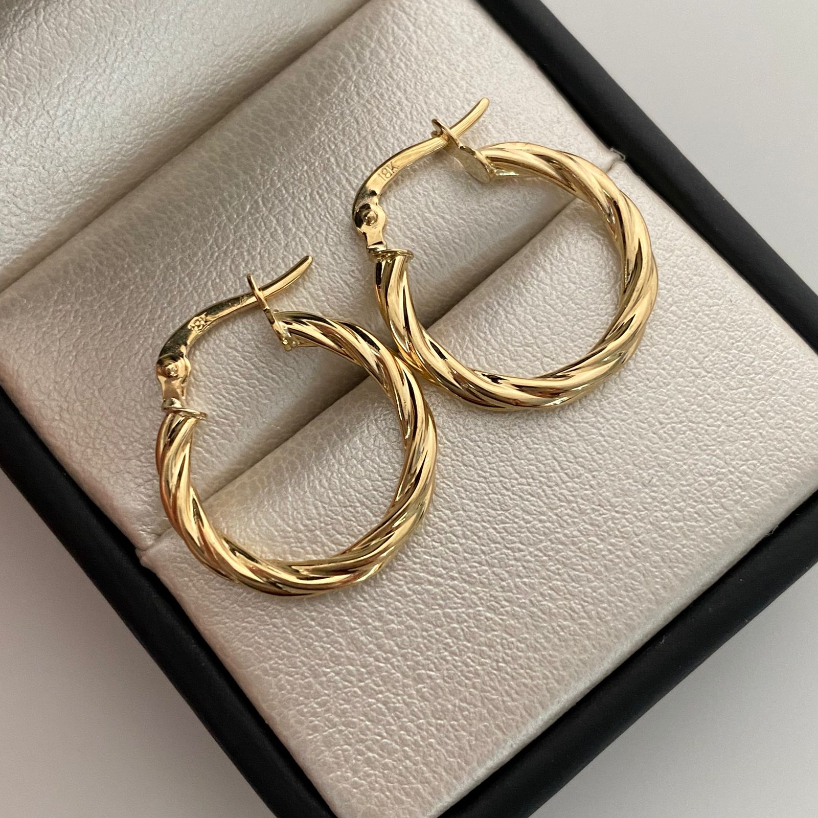 Candonga entorchada Oro amarillo 18k 1,45 Gr / 2,2 Cm