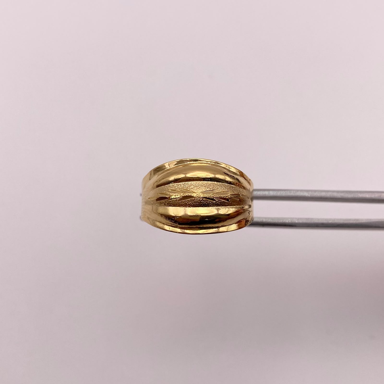 Anillo Troquel espiga diamantada Oro amarillo 18k / Talla 8 / 1,95 Gr / 4,3 mm