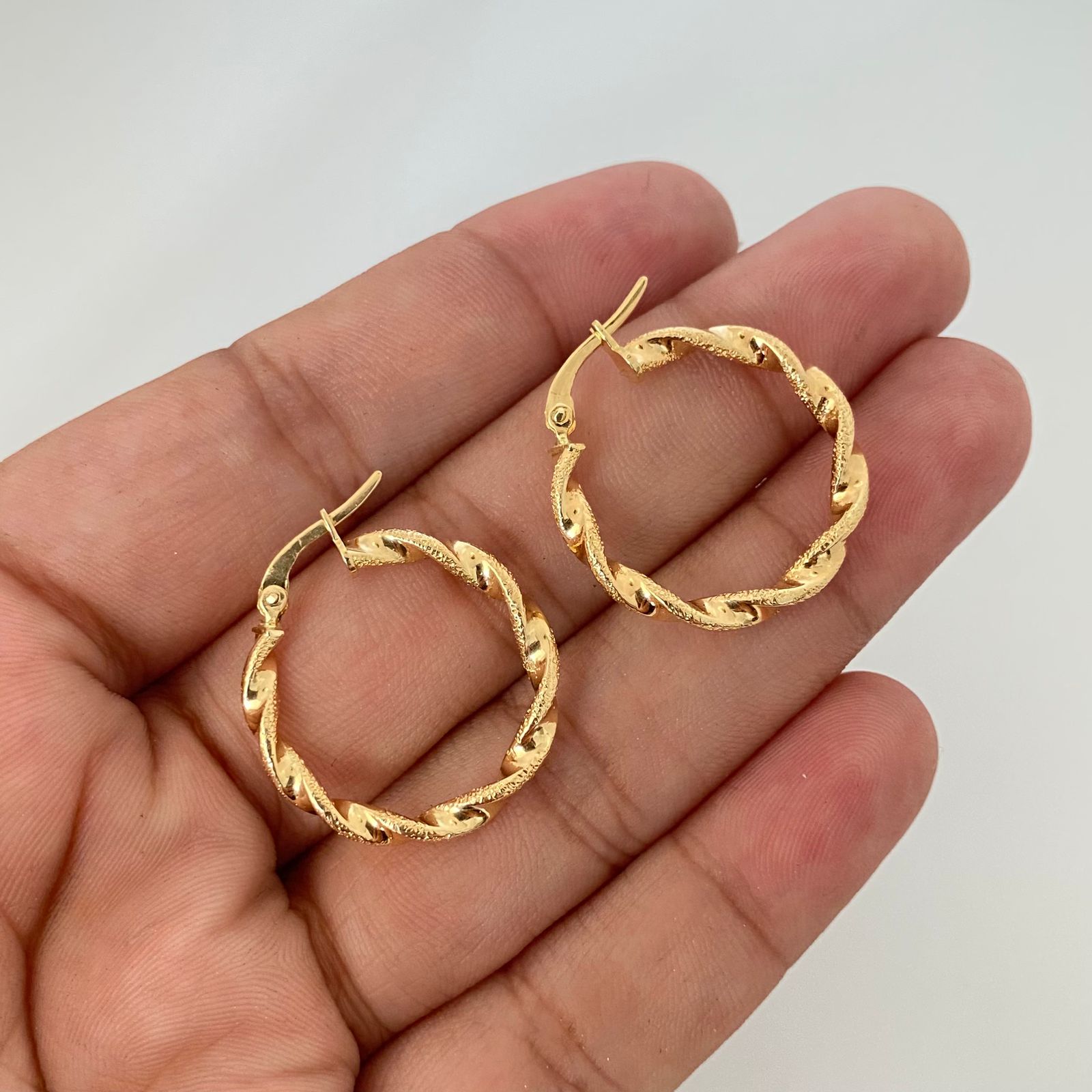 Candonga entorchada punteada lisa Oro amarillo 18k 2,20 Gr / 2,5 Cm