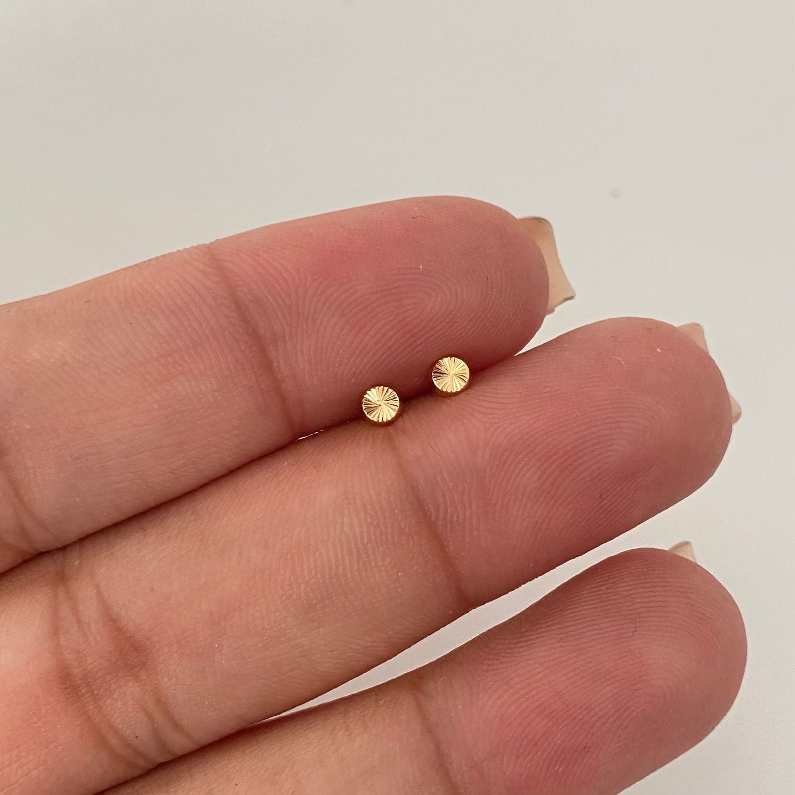 Topos media bola diamantada Oro amarillo 18k 0,45 Gr / 3,0 mm
