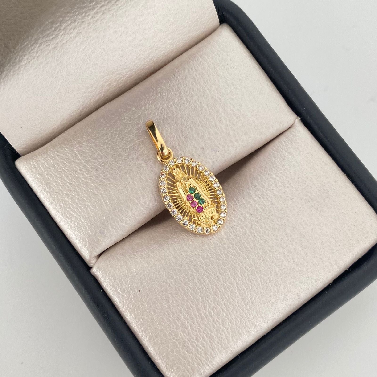 Dije virgen de guadalupe con circones multicolor  Oro amarillo 18k 1,9 Gr / 2,6 Cm