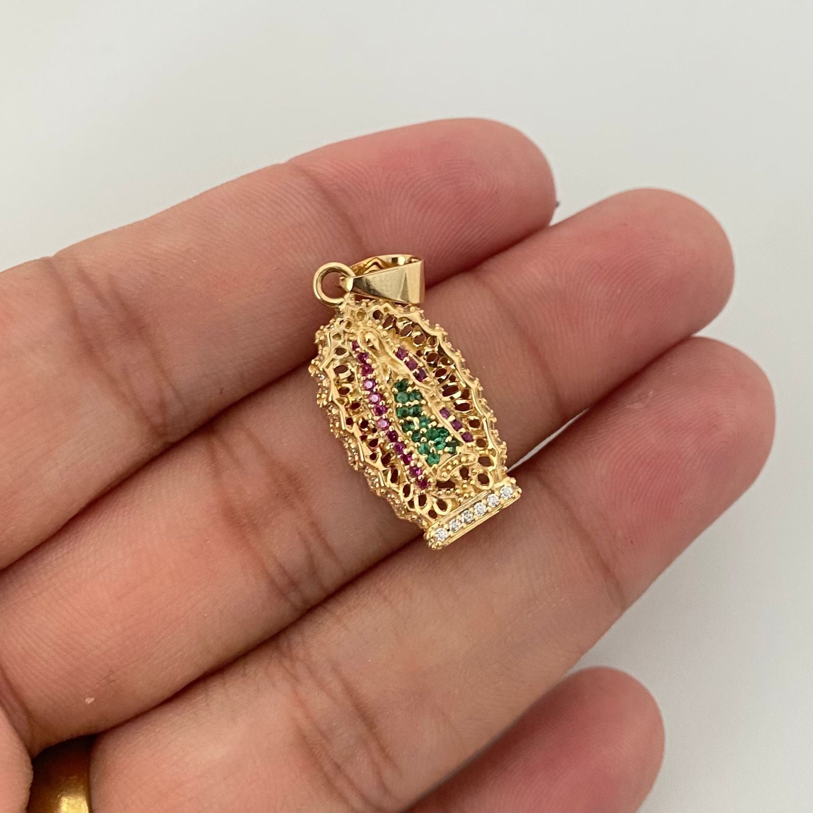 Dije guadalupe colores borde casting blanco Oro amarillo 18k 3,25 Gr / 2,80 Cm