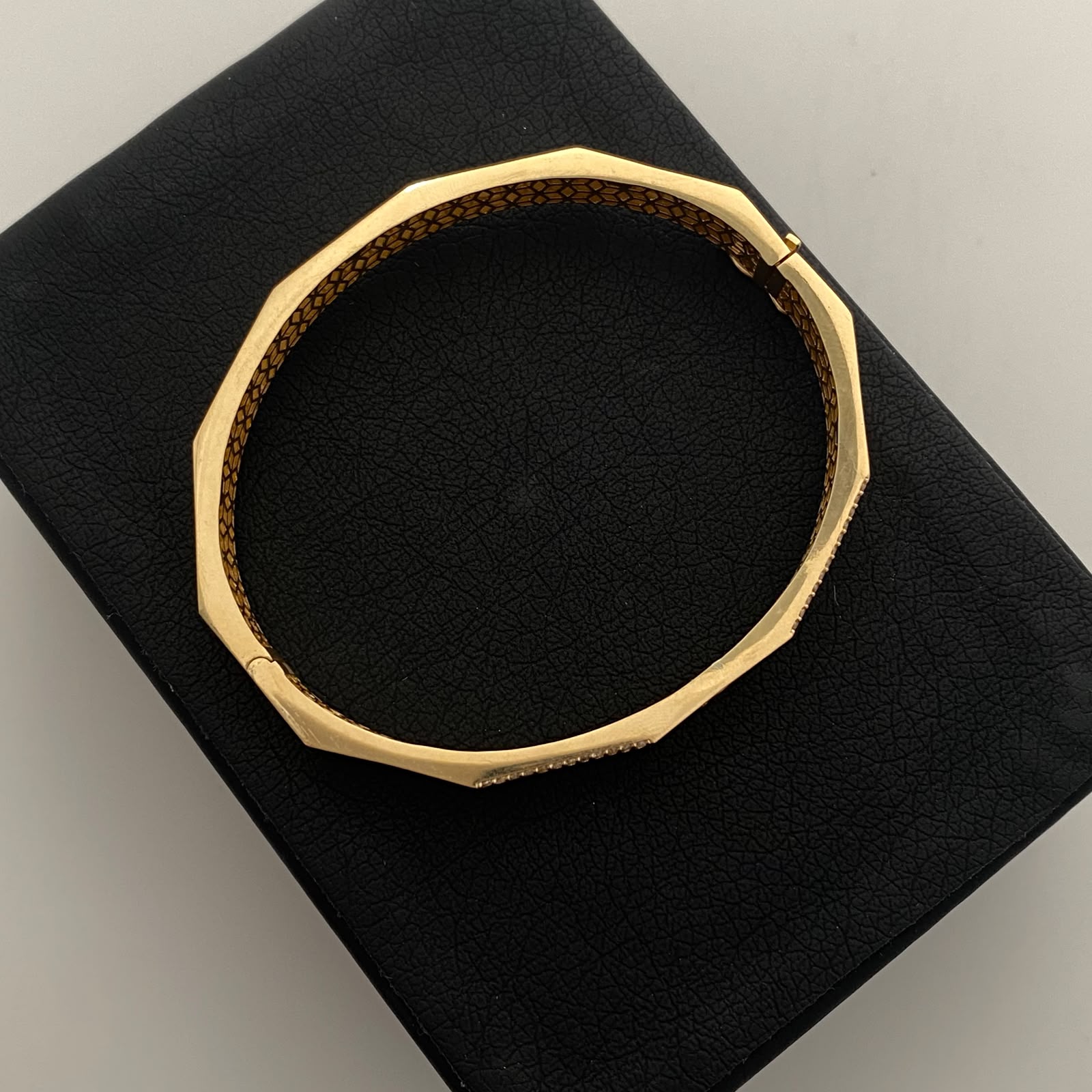 Aro It Sello Casting Oro amarillo 18k +6 / 9,65 Gr / 5,6 mm / 18,5 Cm