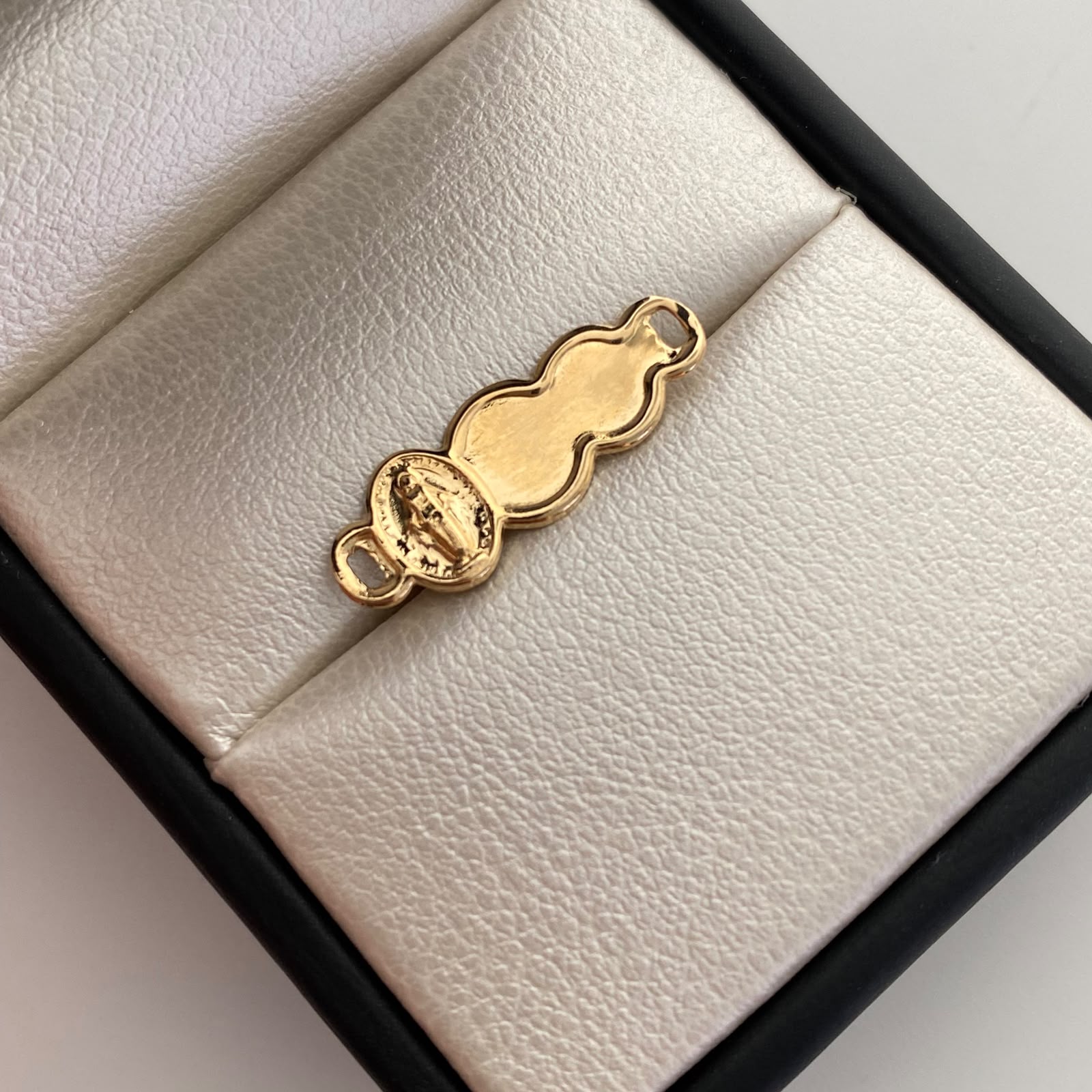 Herraje Placa Nube Virgen Milagrosa Oro amarillo 18k 0,45 Gr / 2,2 Cm