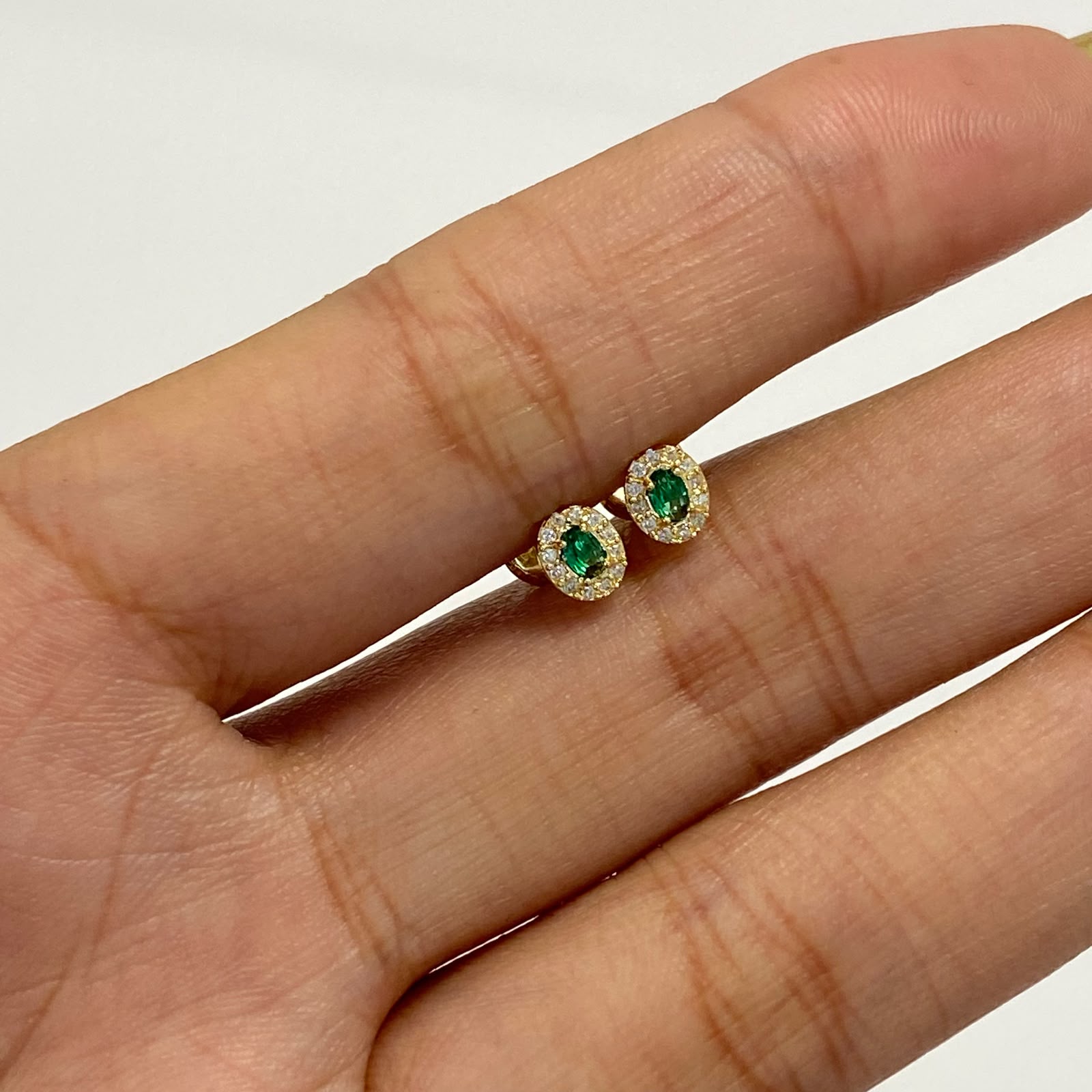 Topos ovalado circón verde Oro amarillo 18k 0,7 Gr / 4,4 mm