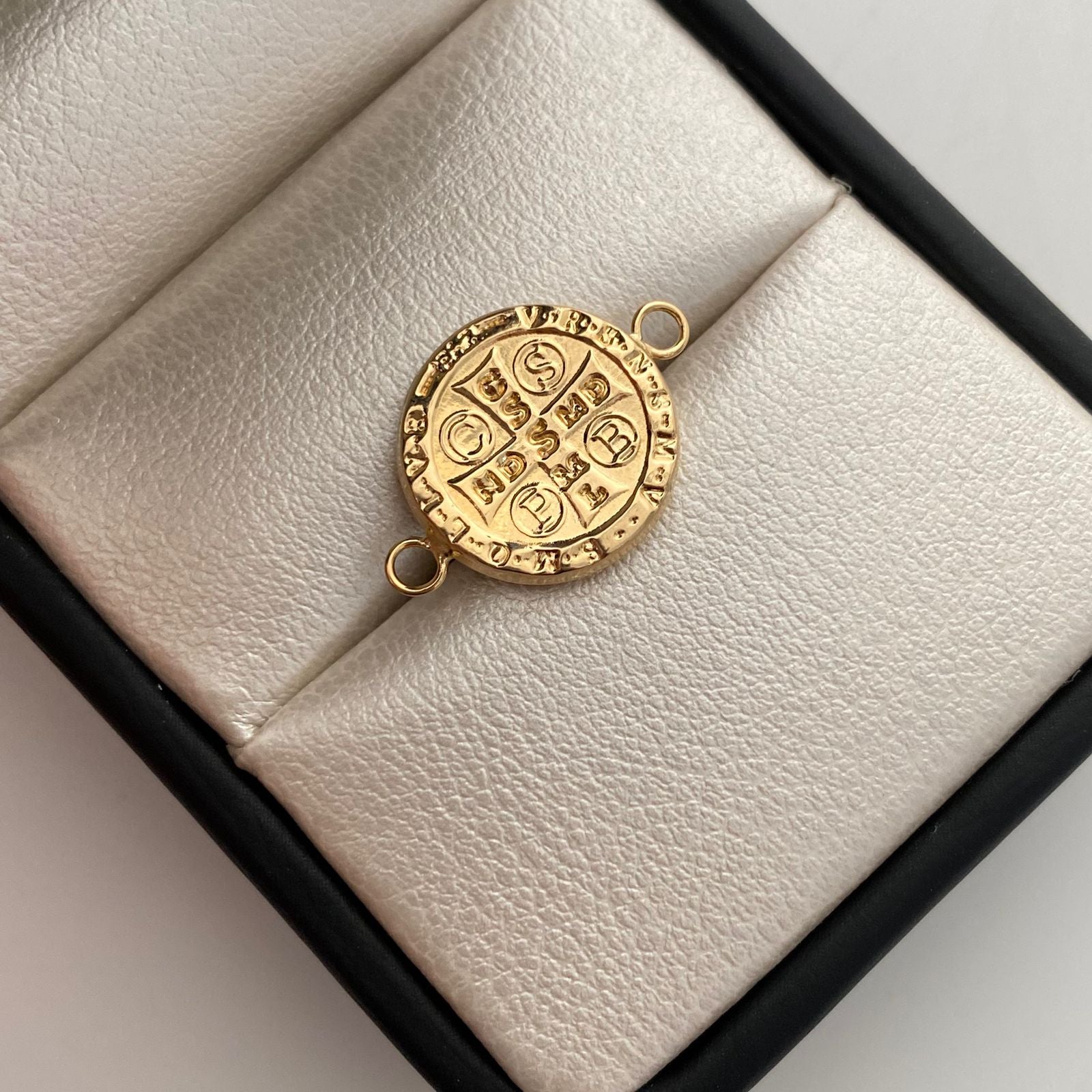 Herraje San Benito Oro amarillo 18k 0,75 Gr / 2 Cm