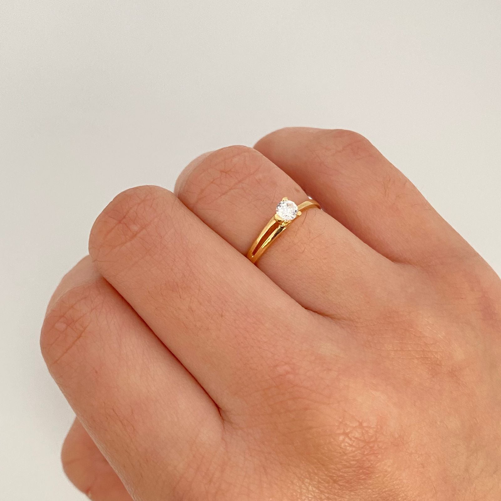 Anillo solitario liso Oro amarillo 18k / Talla 4 1/2 / 1,2 Gr