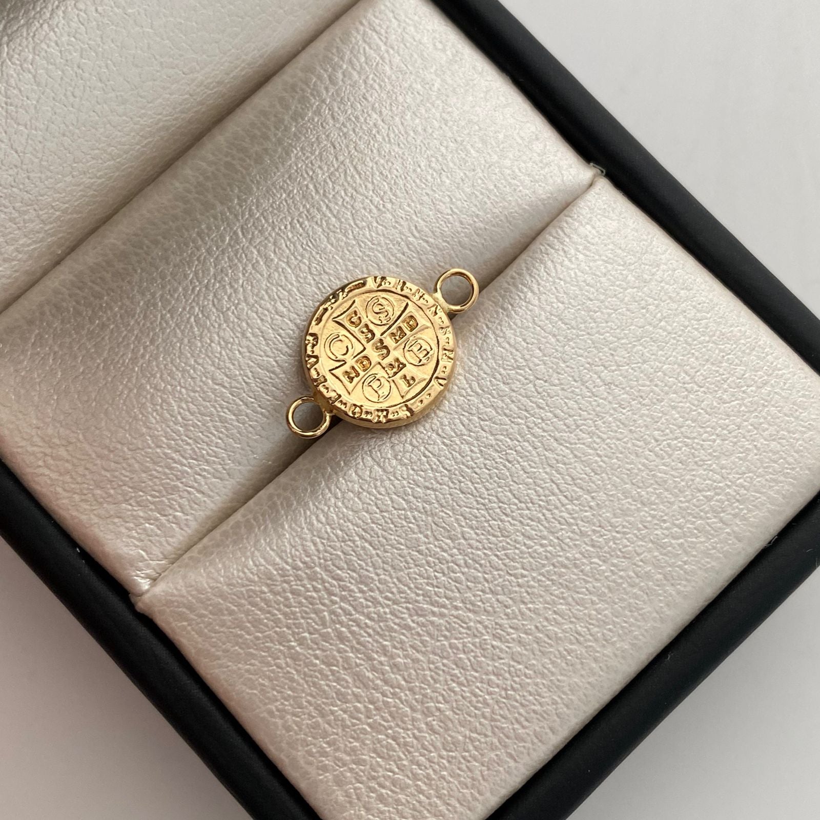 Herraje San Benito Oro amarillo 18k 0,45 Gr / 1,6 Cm