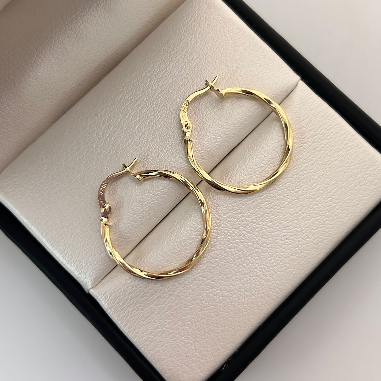 Candonga Entorchada Oro amarillo 18k 1,15 Gr / 2,4 Cm
