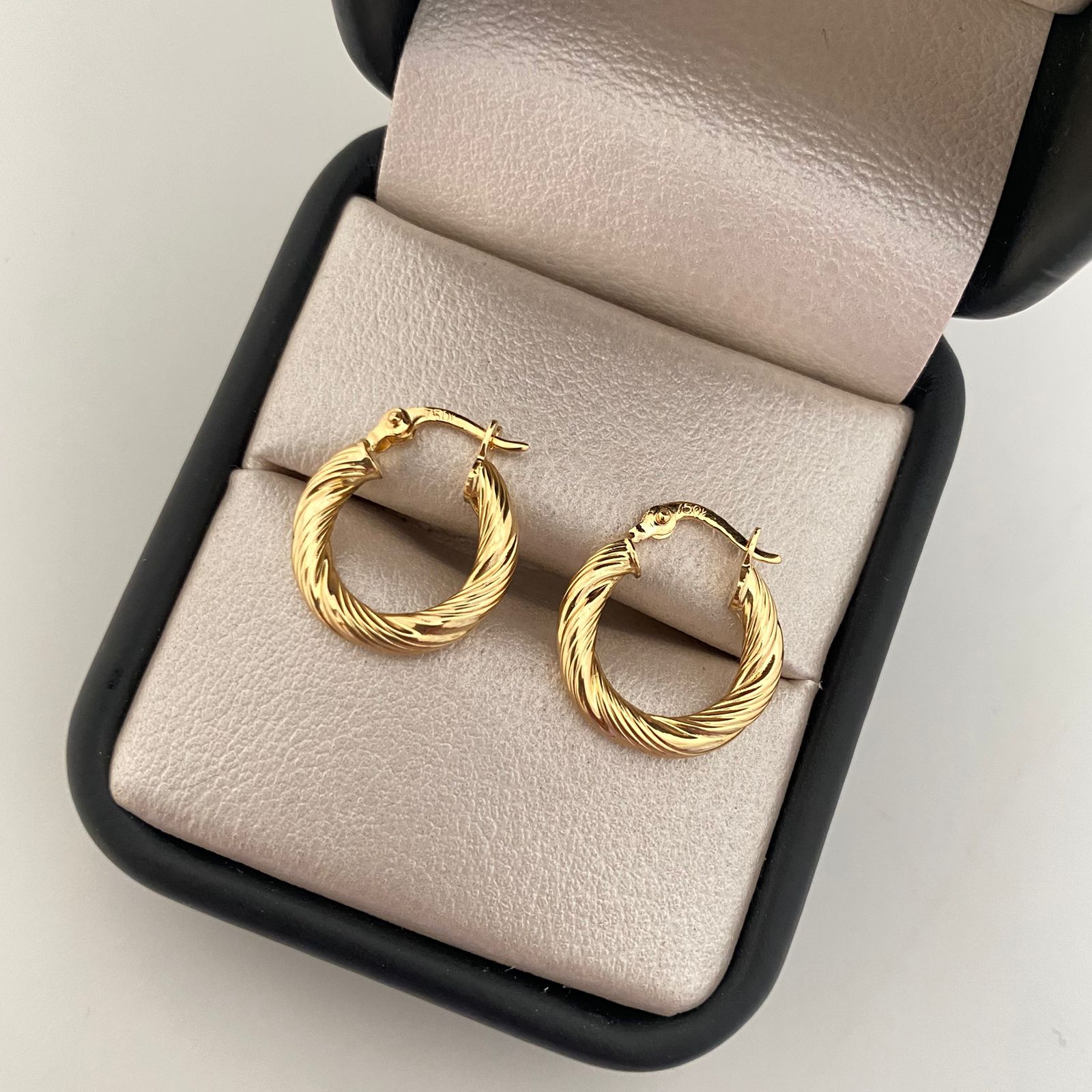 Candonga entorchada linea Oro amarillo 18k 1,70 Gr / 1,8 Cm