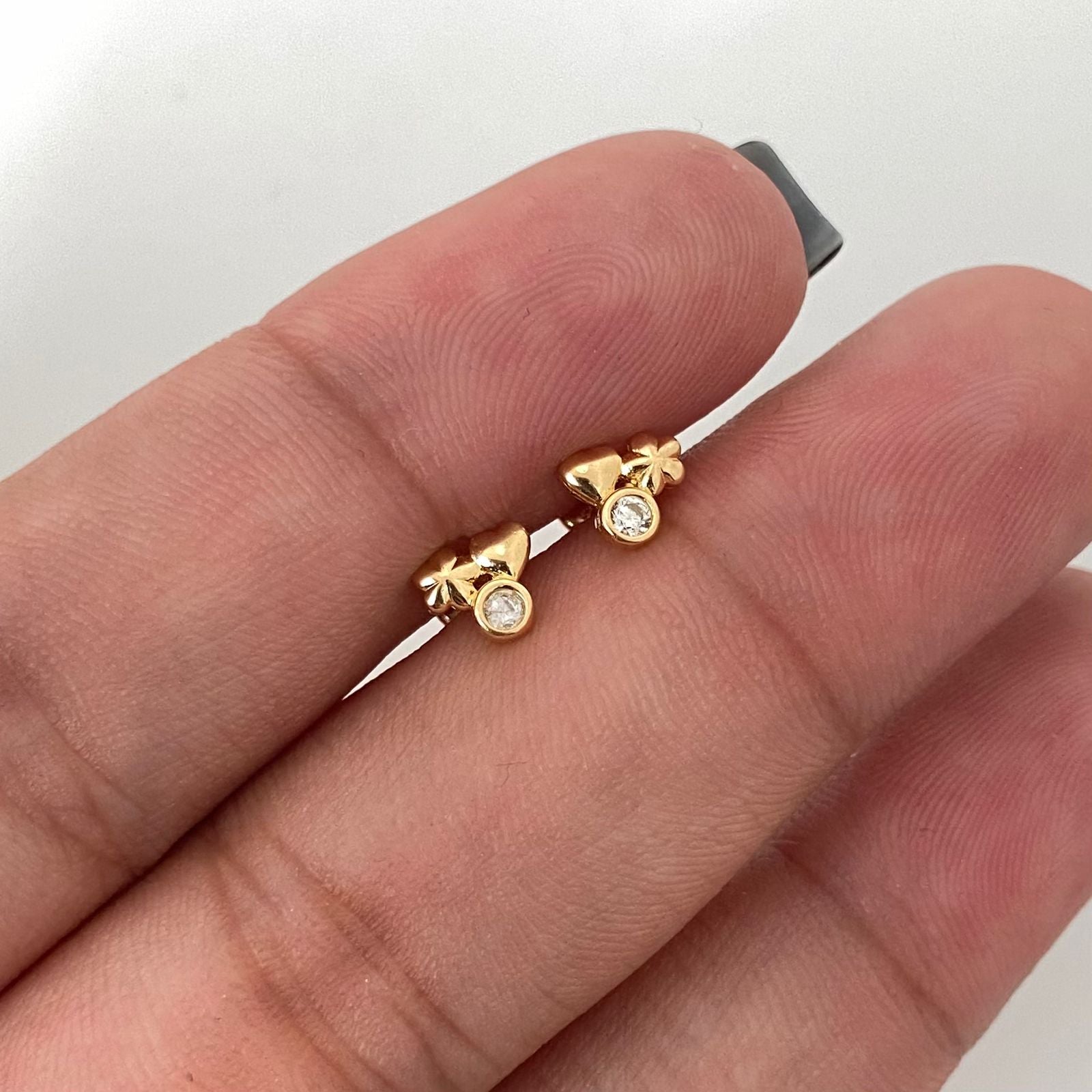 Topos flor corazon punto circon blanco Oro amarillo 18k 0,95 Gr / 5,7 mm