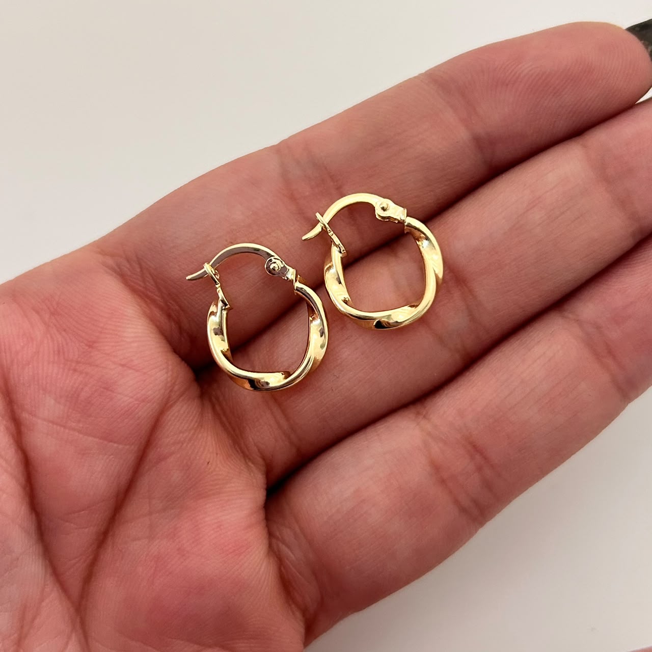 Candonga Entorchada Oro amarillo 18k 1,15 Gr / 2,7 Cm
