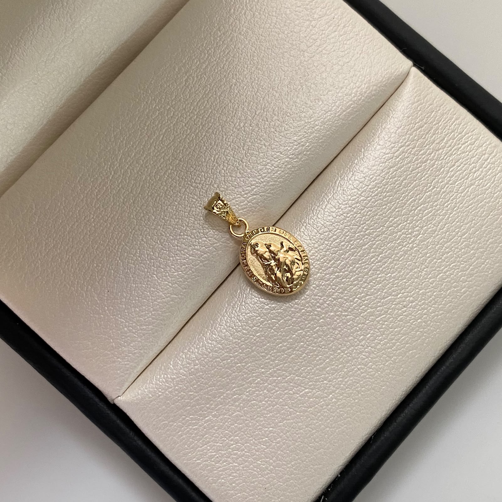 Dije Virgen del Carmen Oro amarillo 18k 0,5 Gr / 8,3 mm / 1,8 Cm