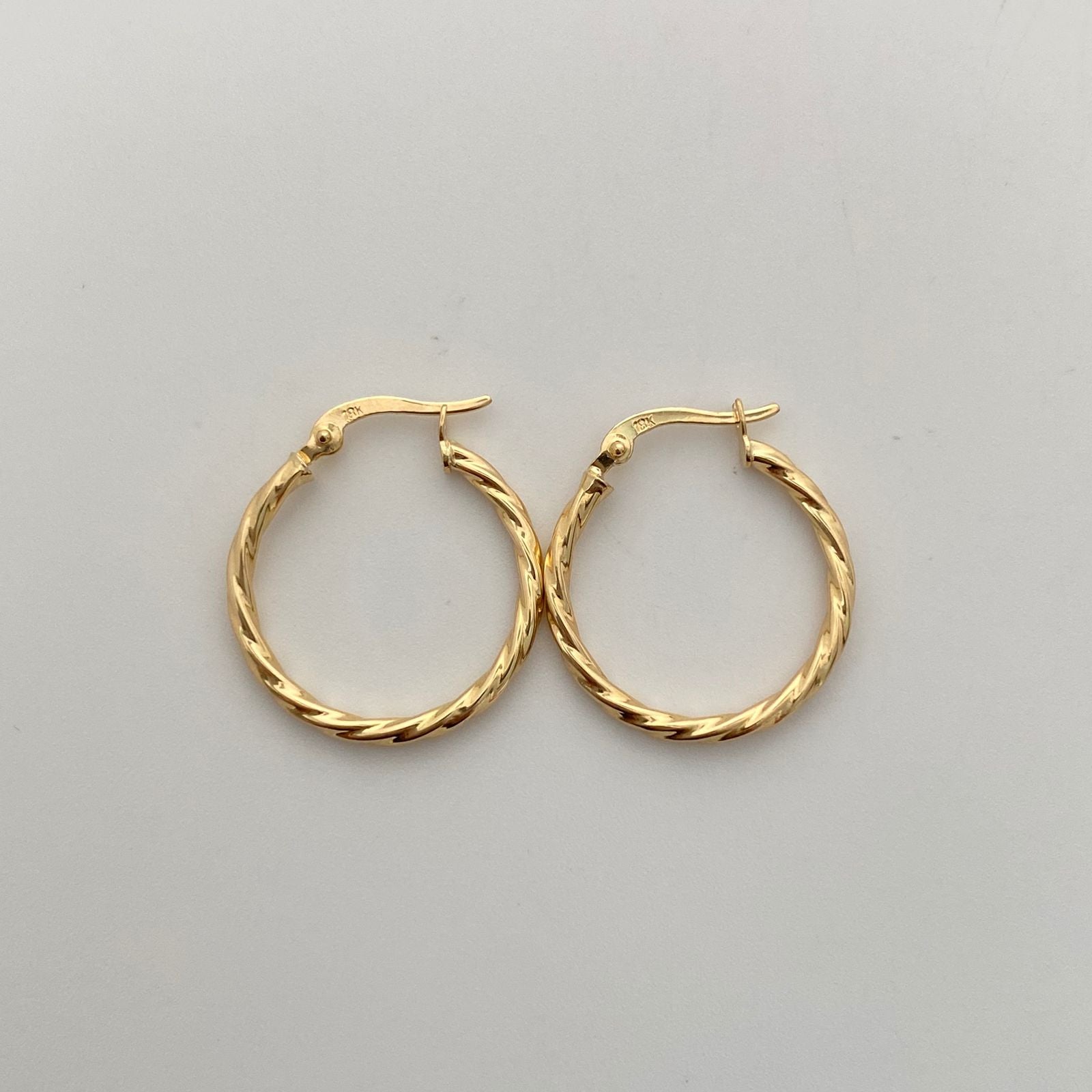 Candonga Entorchada Oro amarillo 18k 1,55 Gr / 2,4 Cm