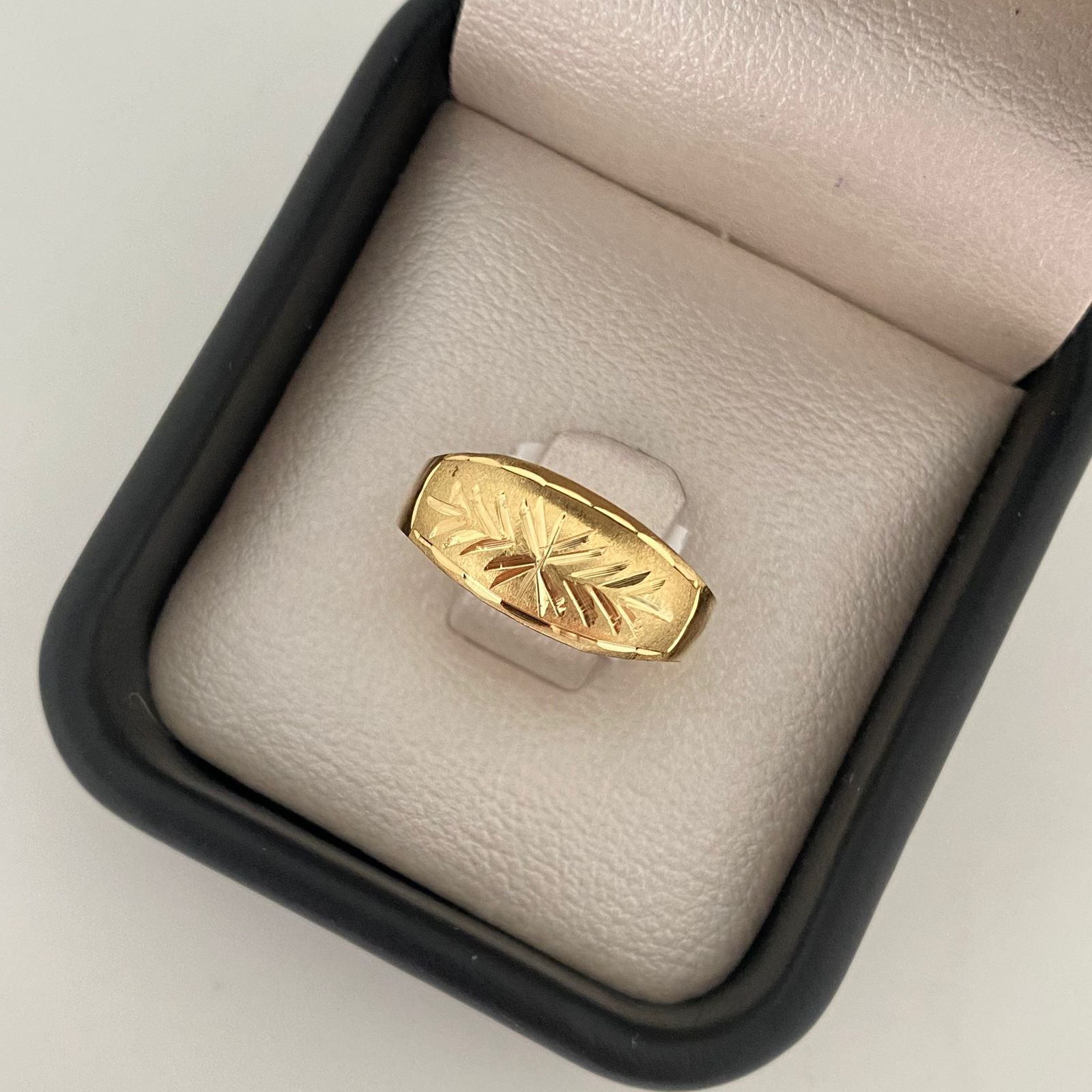 Anillo troquelado grabado espigas Oro amarillo 18k / Talla 8 / 1,4 Gr