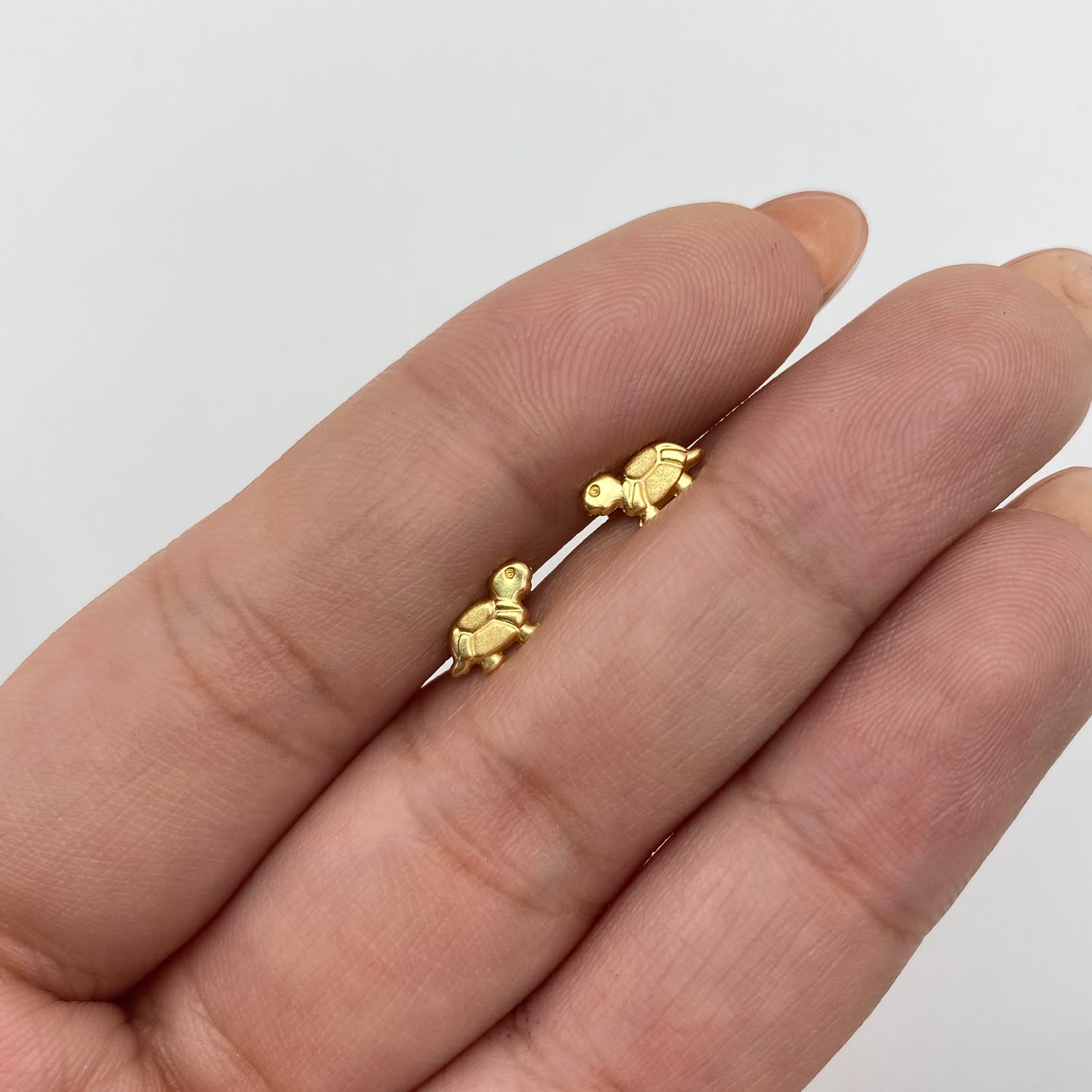 Topos Tortuga lisa Oro amarillo 18k 0,55 Gr / 8,1 mm