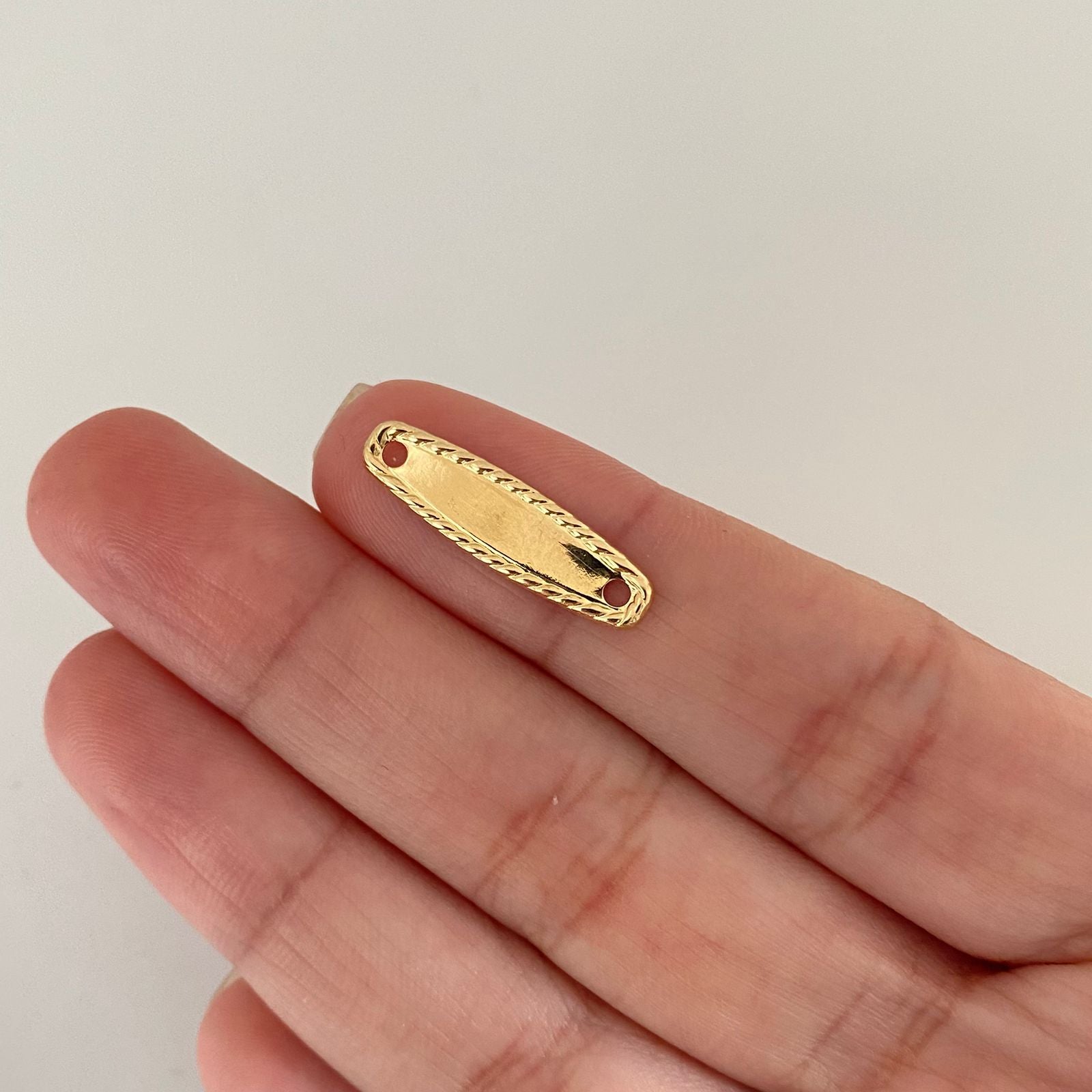 Herraje placa semi rectangular borde diamantada Oro amarillo 18k 0,35 Gr / 2,2 Cm