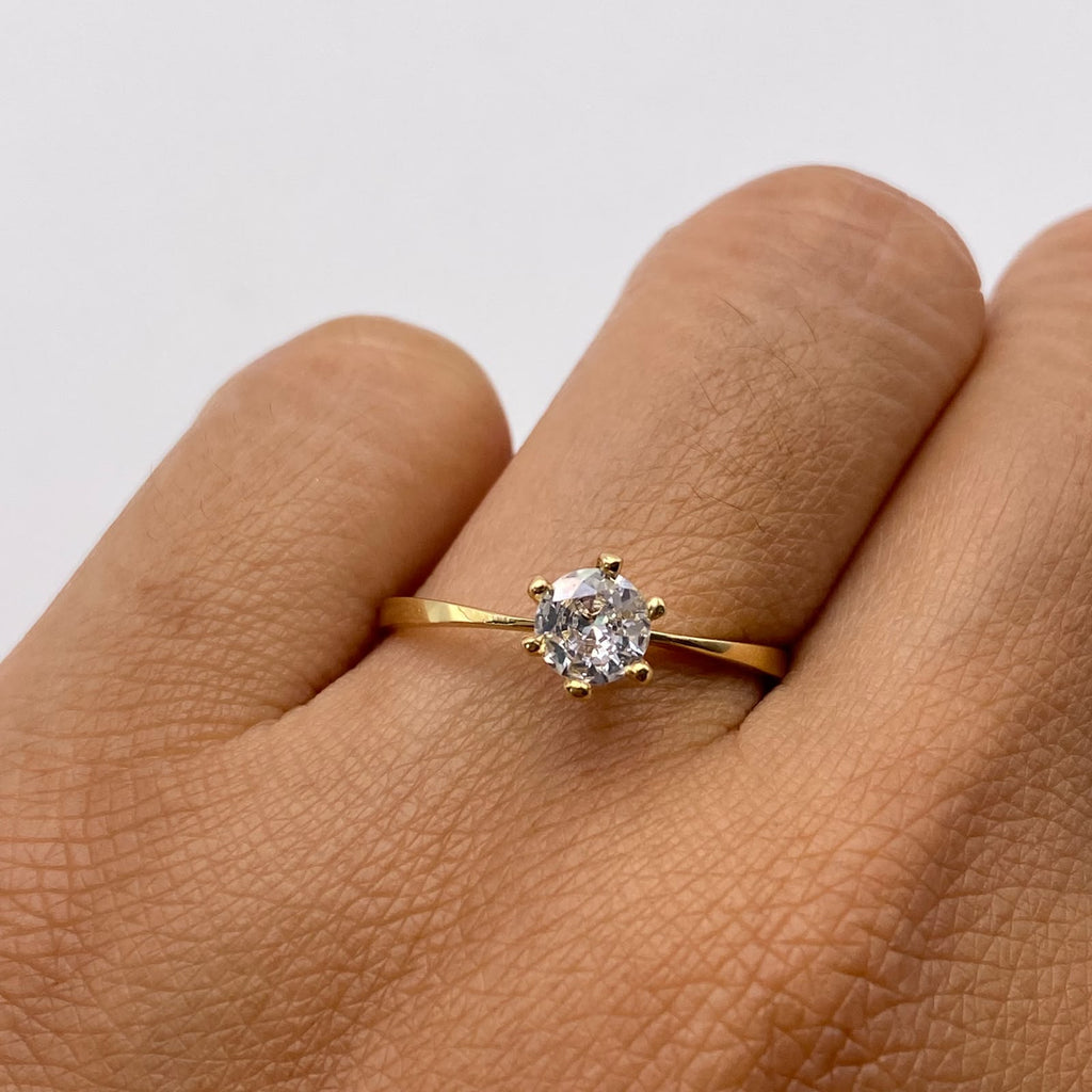 Anillo Solitario circon blanco Oro amarillo 18k / Talla 8 / 1,45 Gr / 1,5 mm