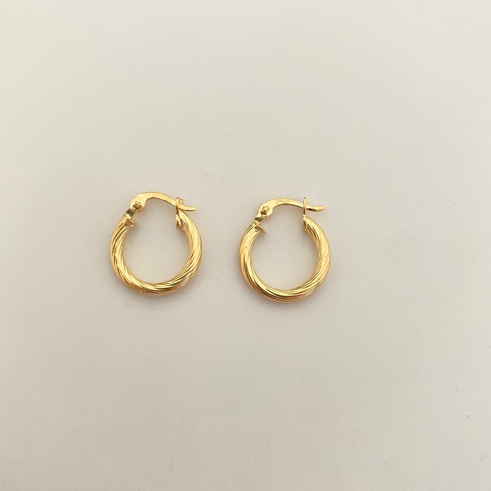 Candonga entorchada Oro amarillo 18k 1,05 Gr / 1,5 Cm