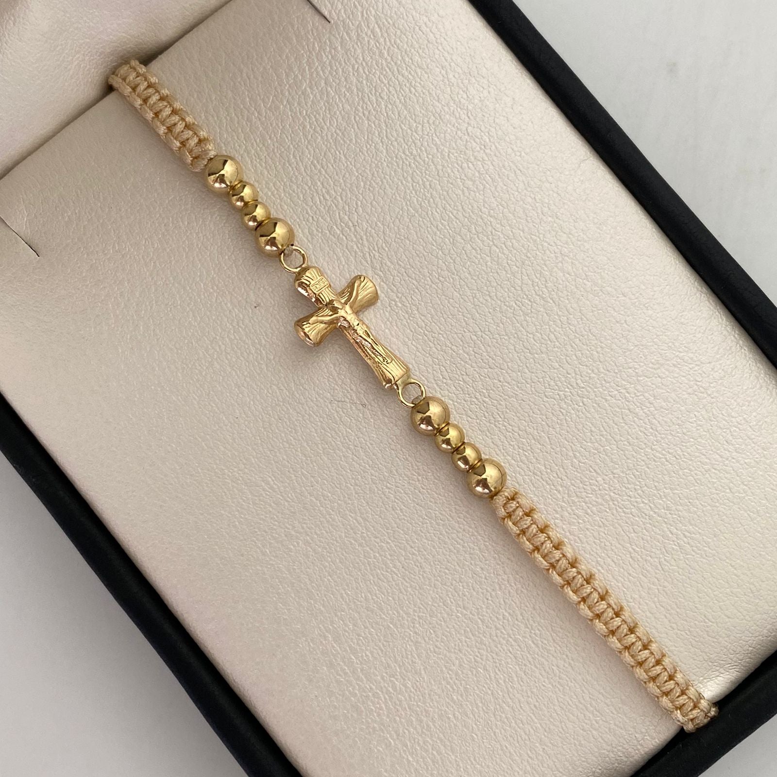 Pulsera tejida Herraje Cruz Cristo bolas lisas 3 y 4mm hilo Beige Oro amarillo 18k 1,05 Gr