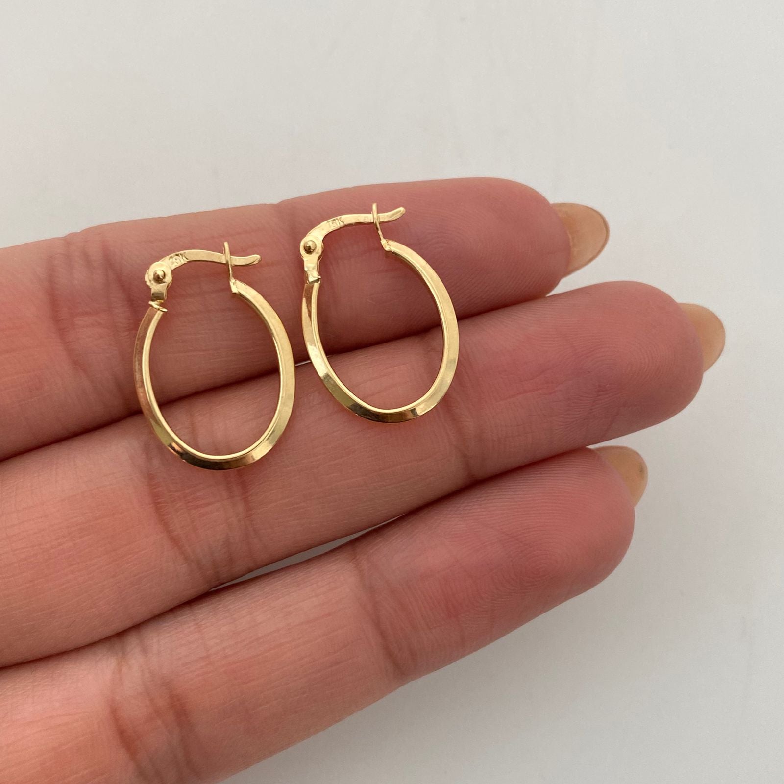 Candonga Ovalada Lisa Oro amarillo 18k 0,85 Gr / 2 Cm