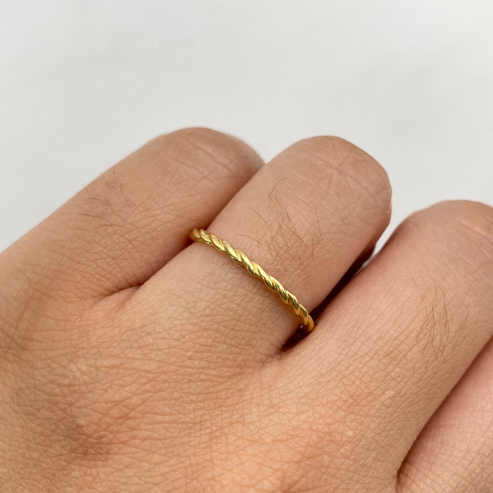 Anillo entorchado  Oro amarillo / Talla 7 1/2 / 1,15 Gr