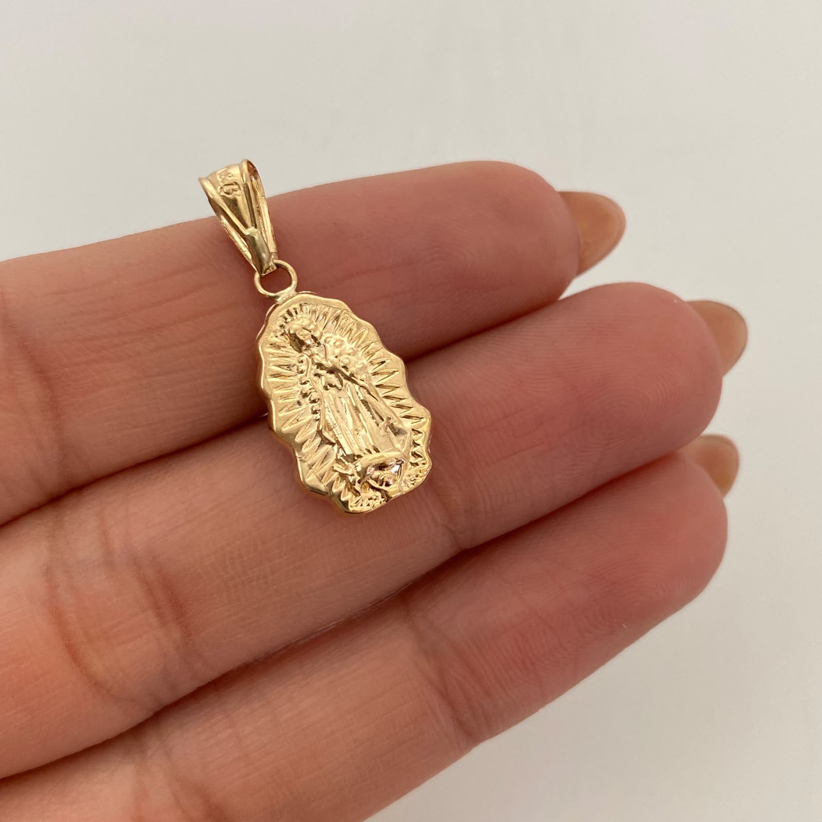 Dije Virgen de Guadalupe Silueta Oro amarillo 18k 1,8 Gr / 14,6 mm / 3,3 Cm